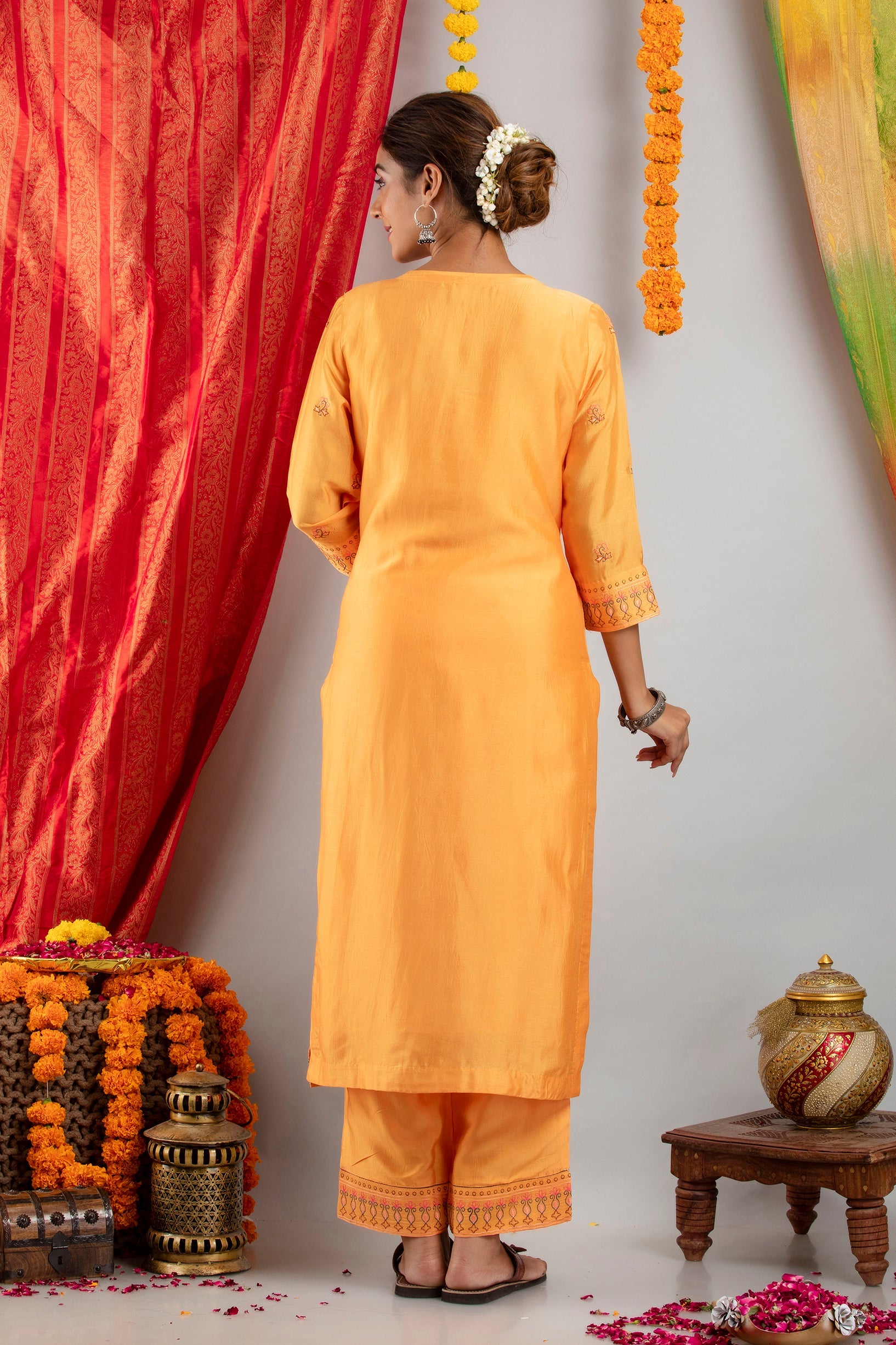Muslin Handcrafted 3 Piece Embroidered Kurta Set