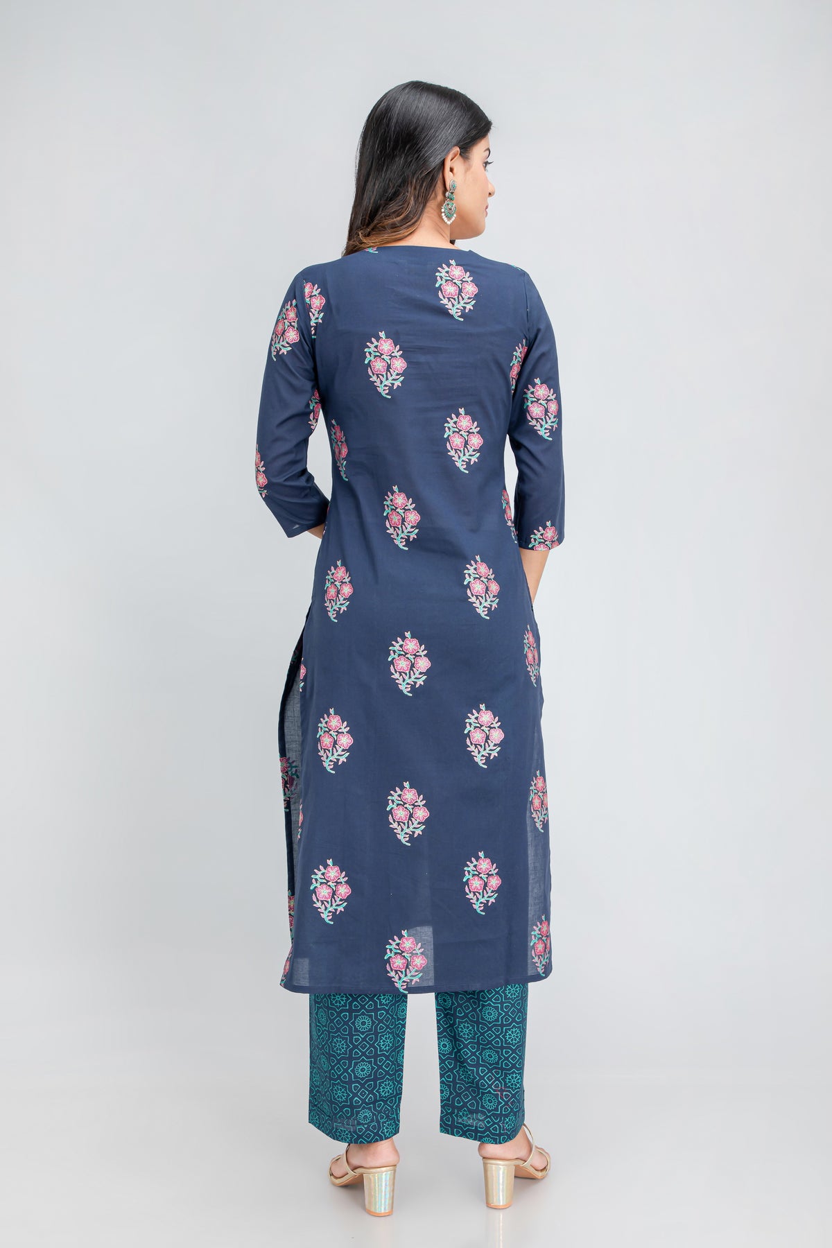 PRINTED KURTA AND PANT WITH MALMAL DUPATTA