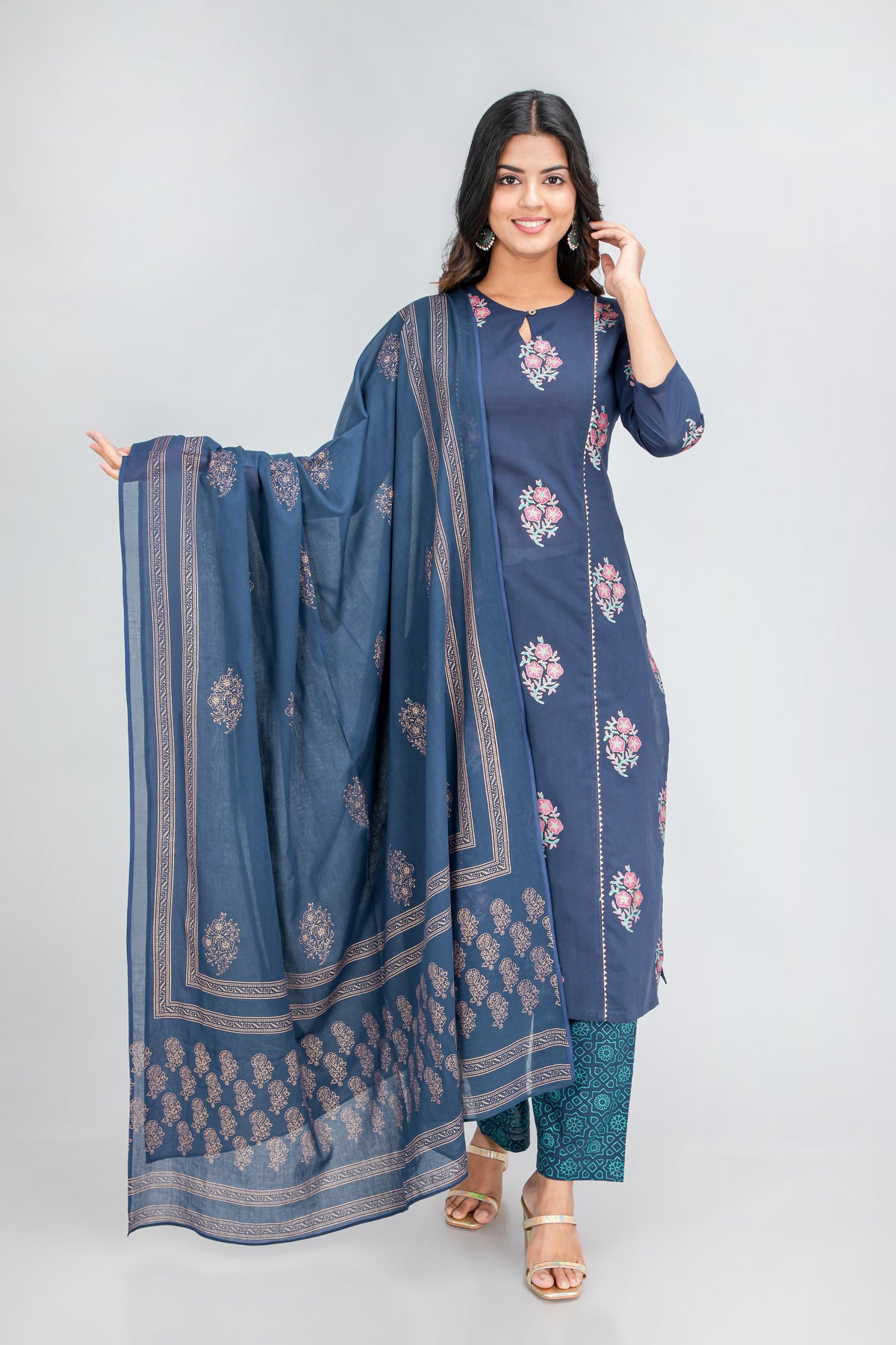 PRINTED KURTA AND PANT WITH MALMAL DUPATTA