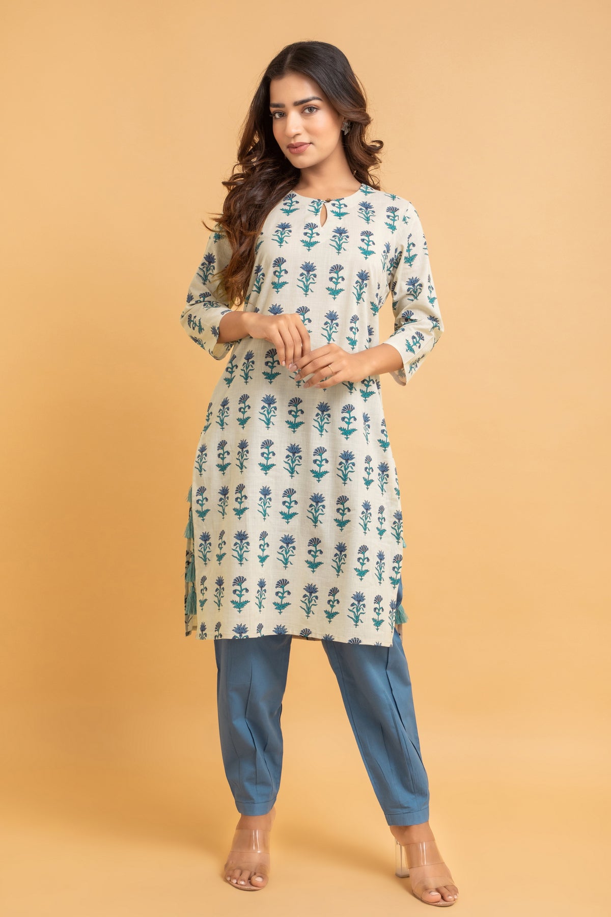 EMBRACE SIMPLICITY WITH OUR SCREEN PRINTED STRAIGHT FIT KURTA SET!