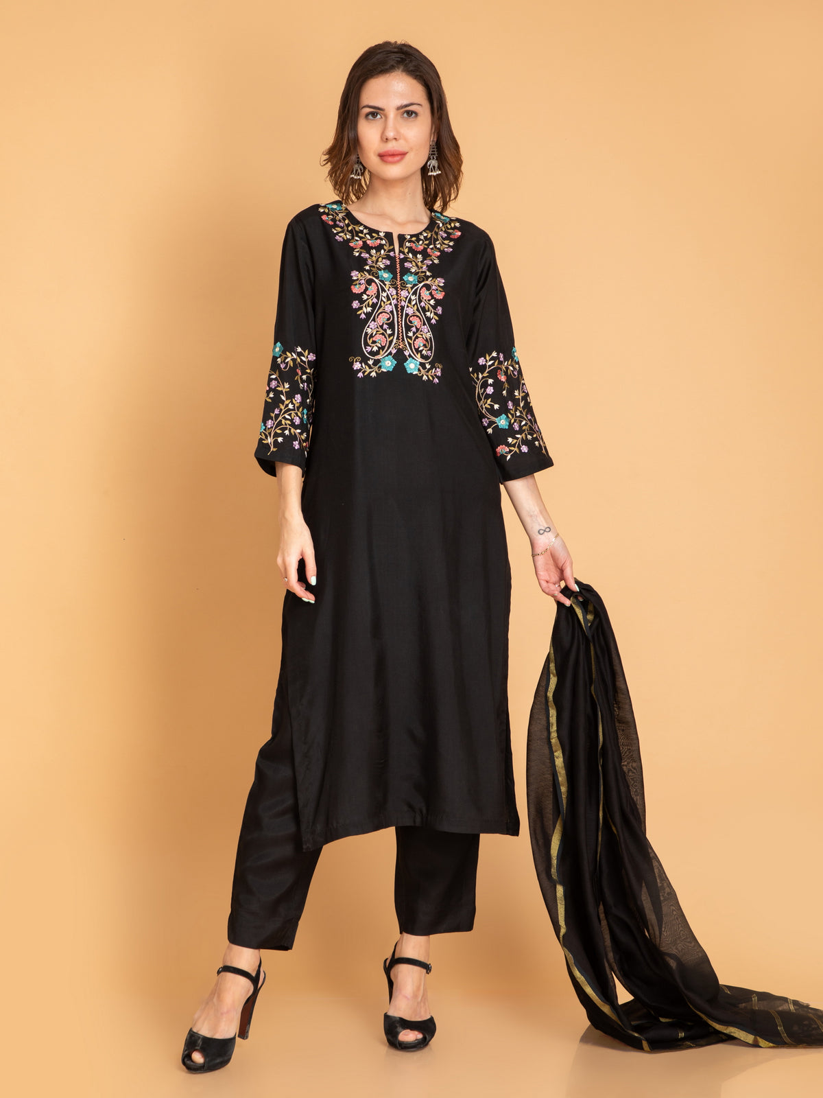 MUSLIN SILK 3PCS KURTA PANT SET WITH EMBROIDERY