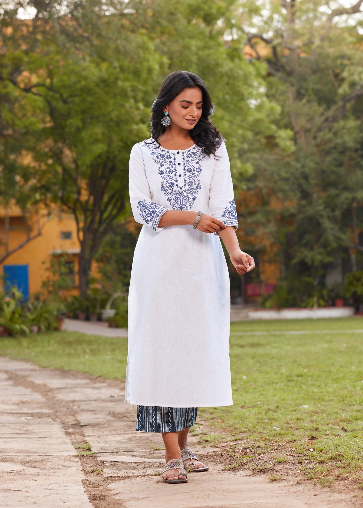 COTTON LINEN 2PCS. CHIKANKARI EMB.KURTA WITH DABU PANT