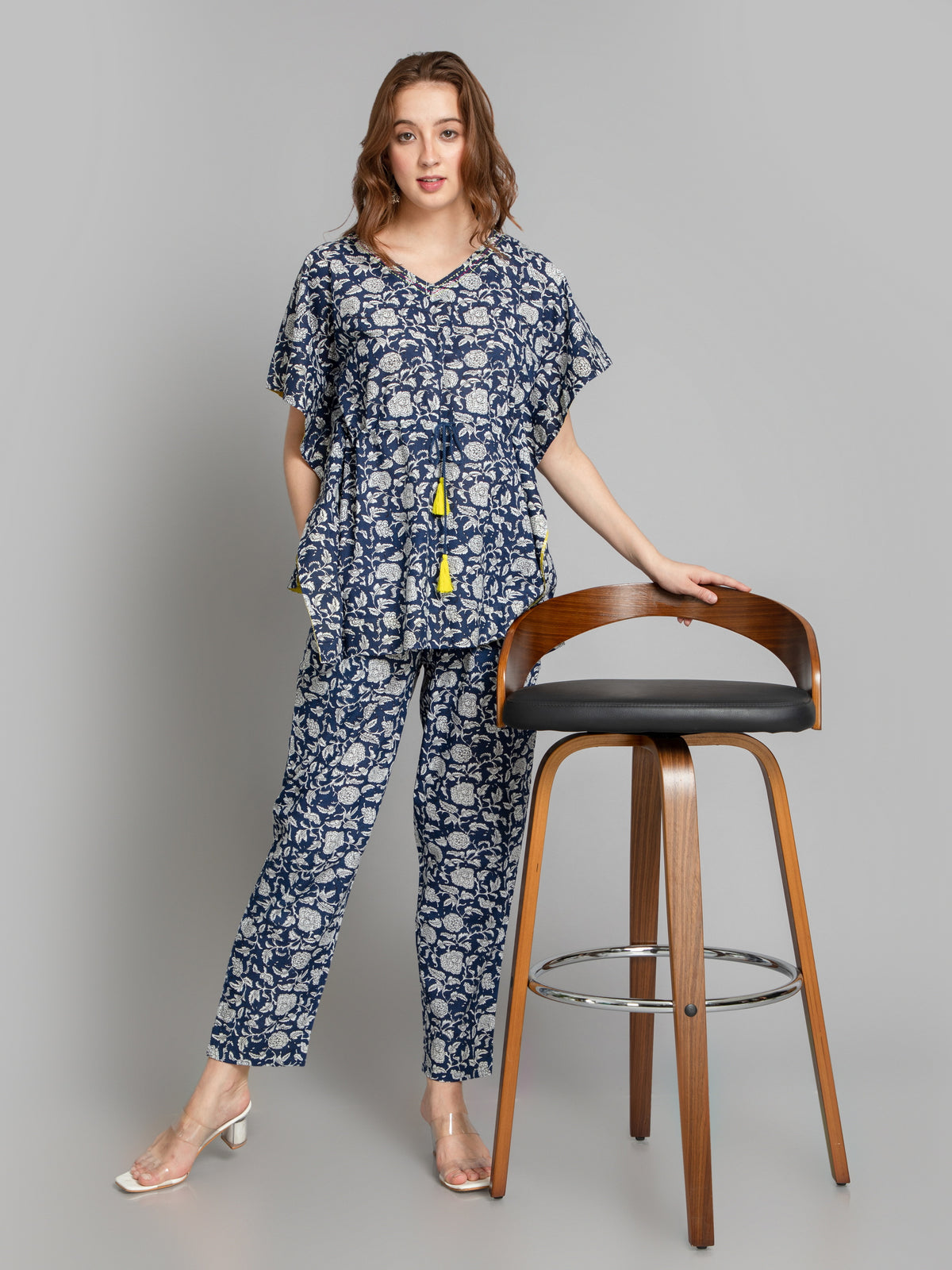 MUL COTTON KAFTAN CO-ORD SET EMBELLISHED WITH HAND WORK TASSEL DETAILS.