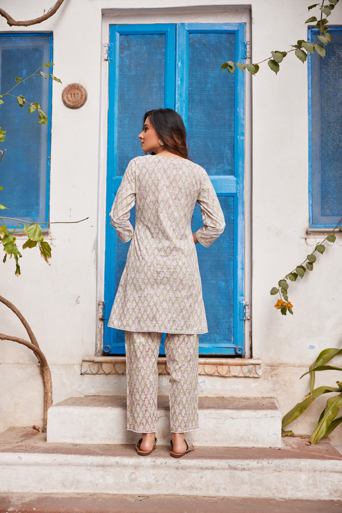 MUL-COTTON PRINTED LACE DETAIL CO-ORD SET EMBELLISHED WITH EMB. & HAND WORK HIGHLIGHT.
