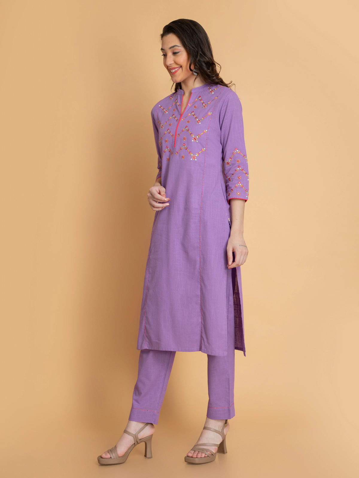 MIRROR EMBROIDERY 2PC KURTA PANT SET DETAILED WITH KANTHA WORK.
