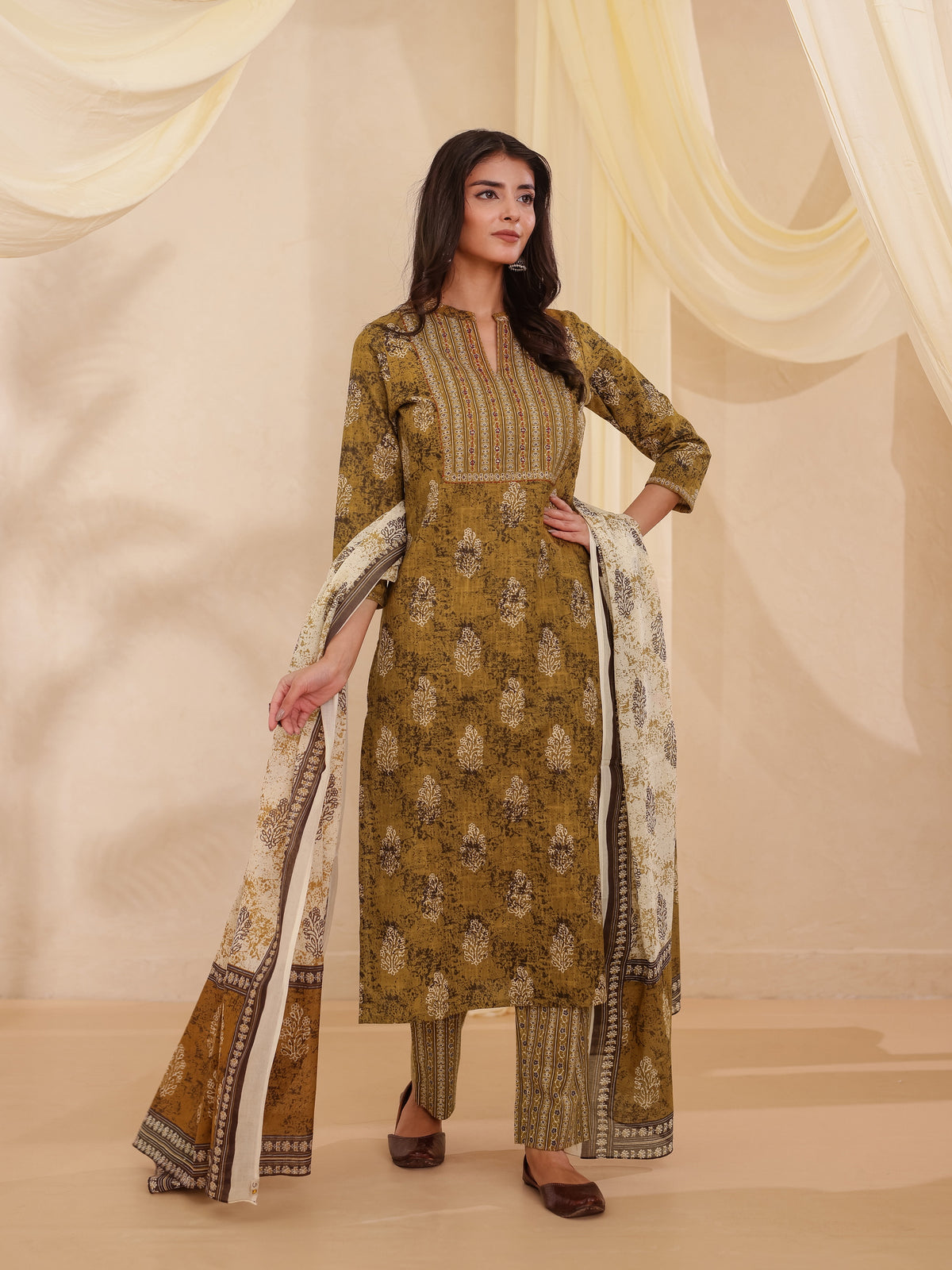 3PC KURTA SET EMBELLISHED WITH HAND CRAFT DETAIL