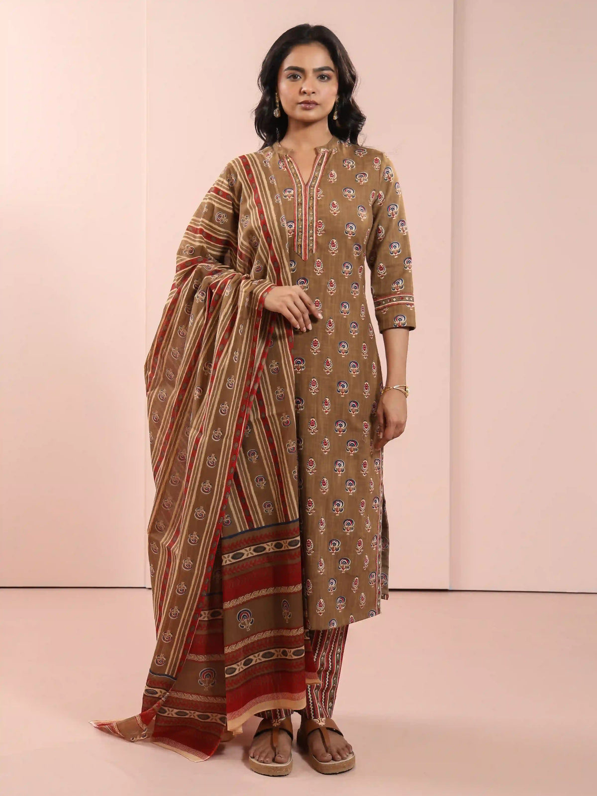 3PC KURTA SET EMBELLISHED WITH HAND CRAFT DETAILS