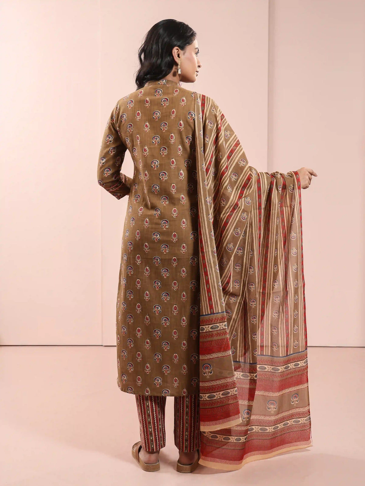 3PC KURTA SET EMBELLISHED WITH HAND CRAFT DETAILS