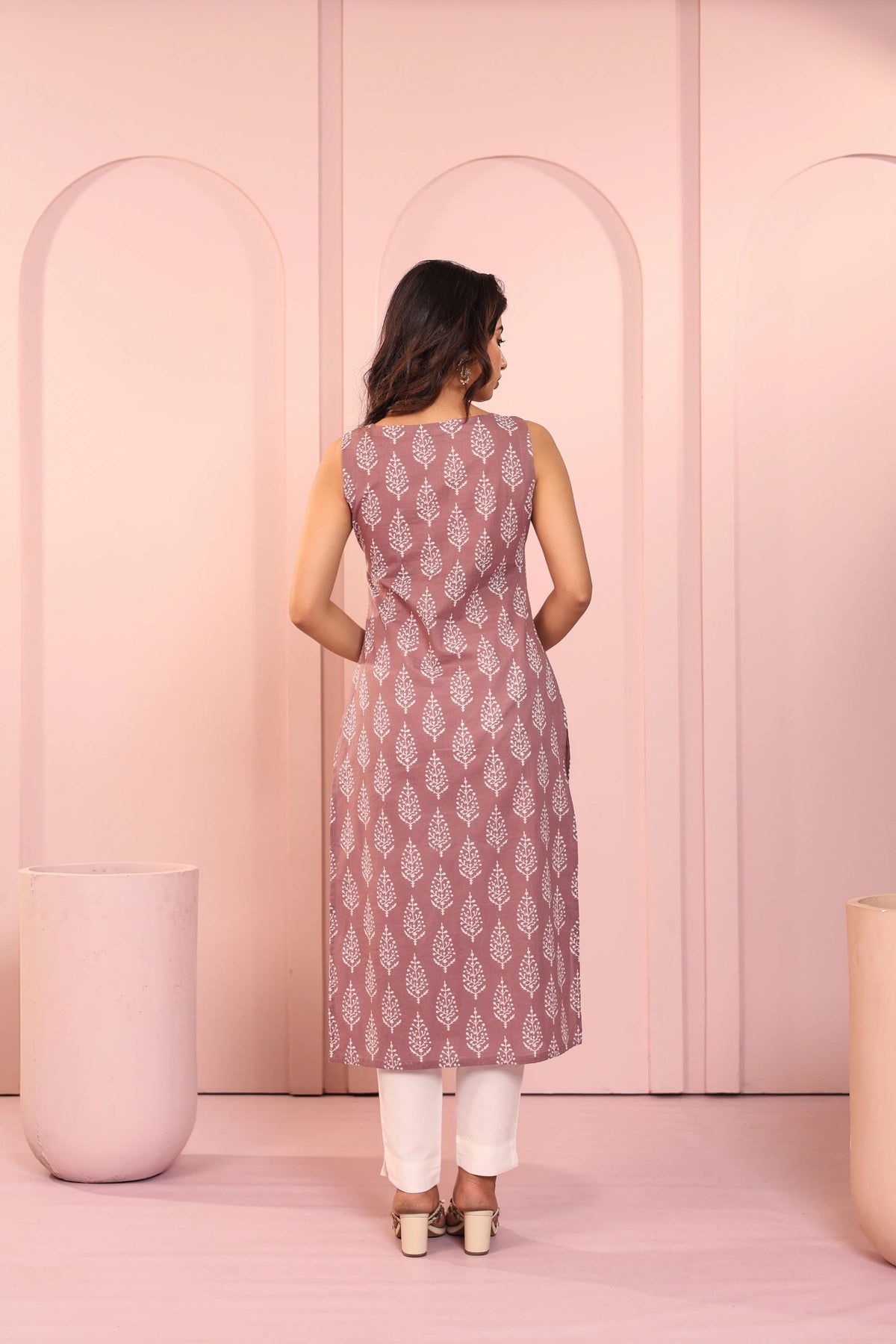 MUL COTTON BOAT NECK SLEEVELESS KURTI