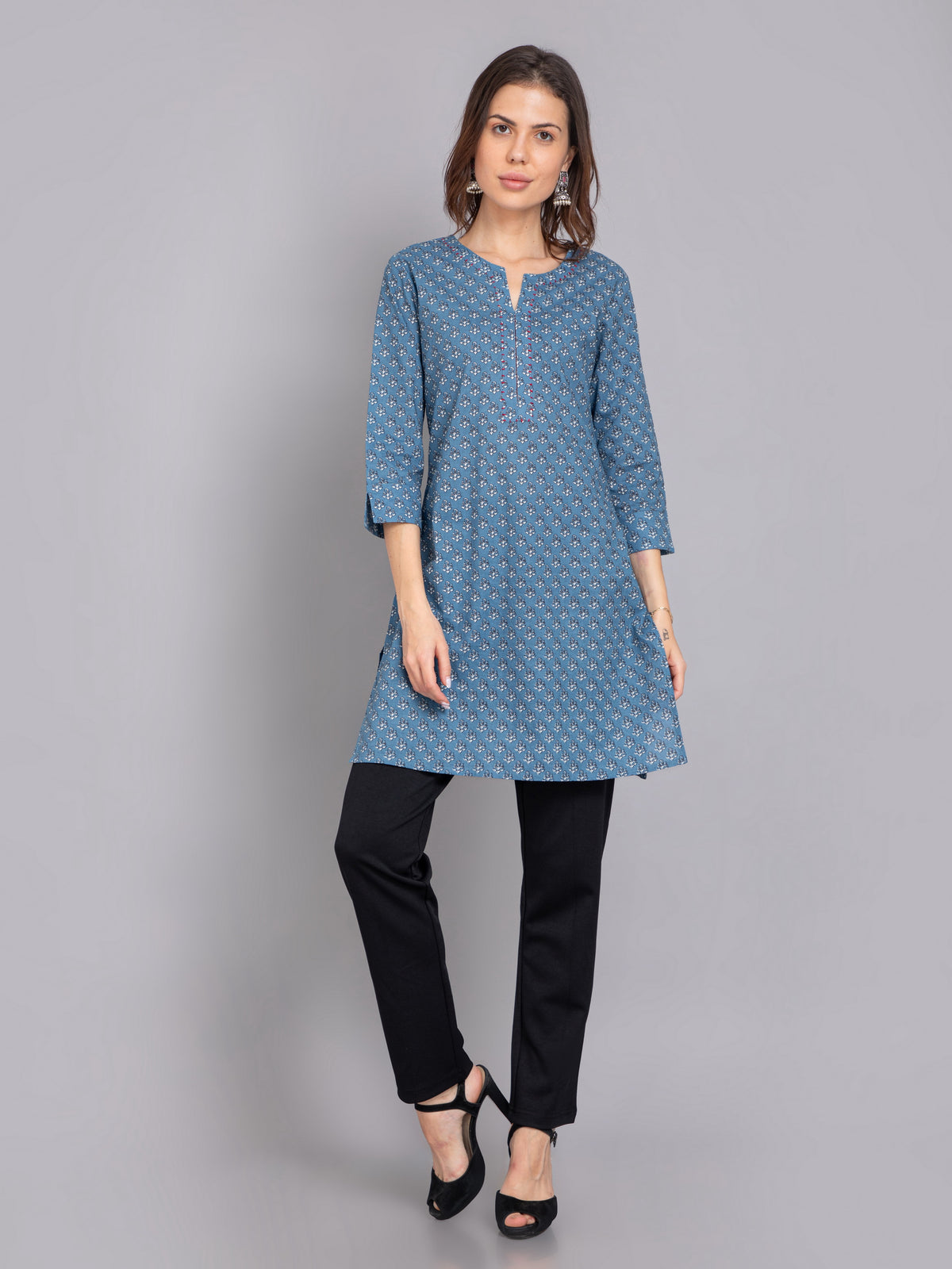 Suti Women Cotton Printed Straight Kurti Detailed With Handwork