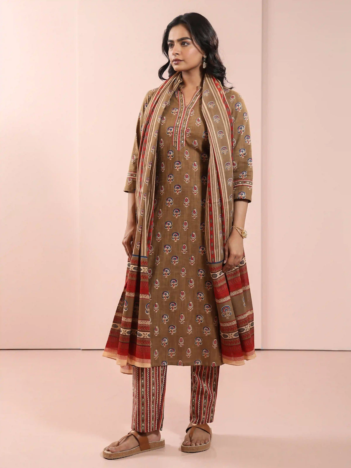 3PC KURTA SET EMBELLISHED WITH HAND CRAFT DETAILS