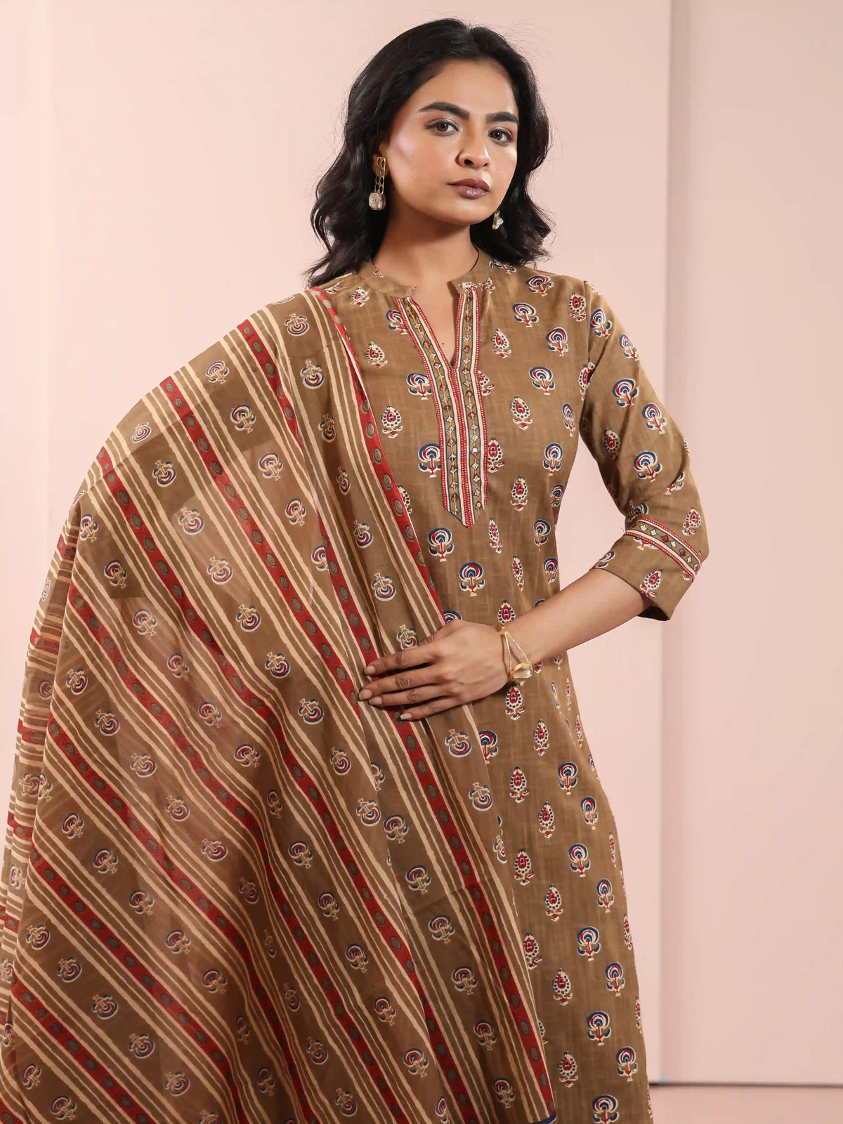 3PC KURTA SET EMBELLISHED WITH HAND CRAFT DETAILS