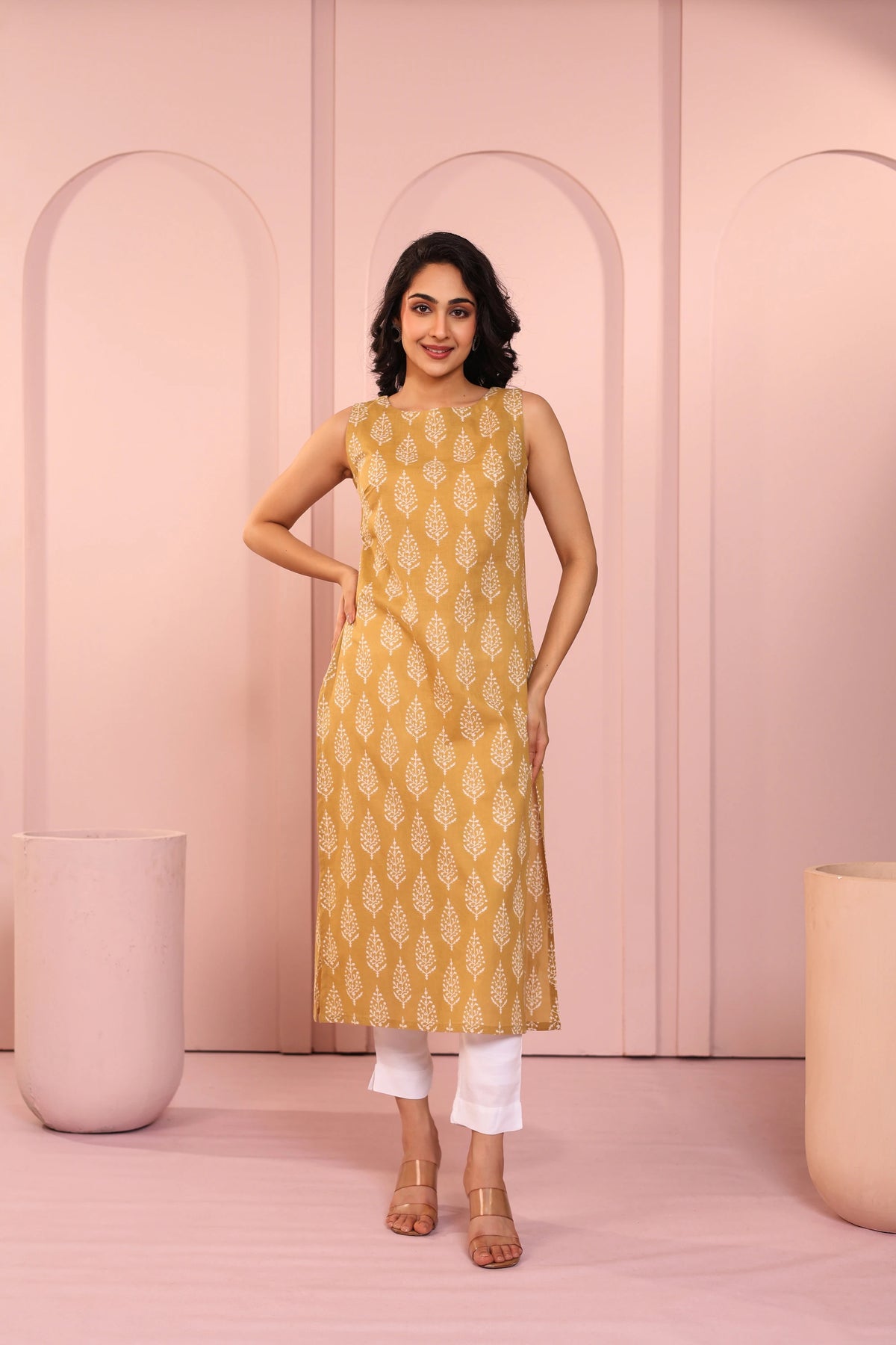 MUL COTTON BOAT NECK SLEEVELESS KURTI