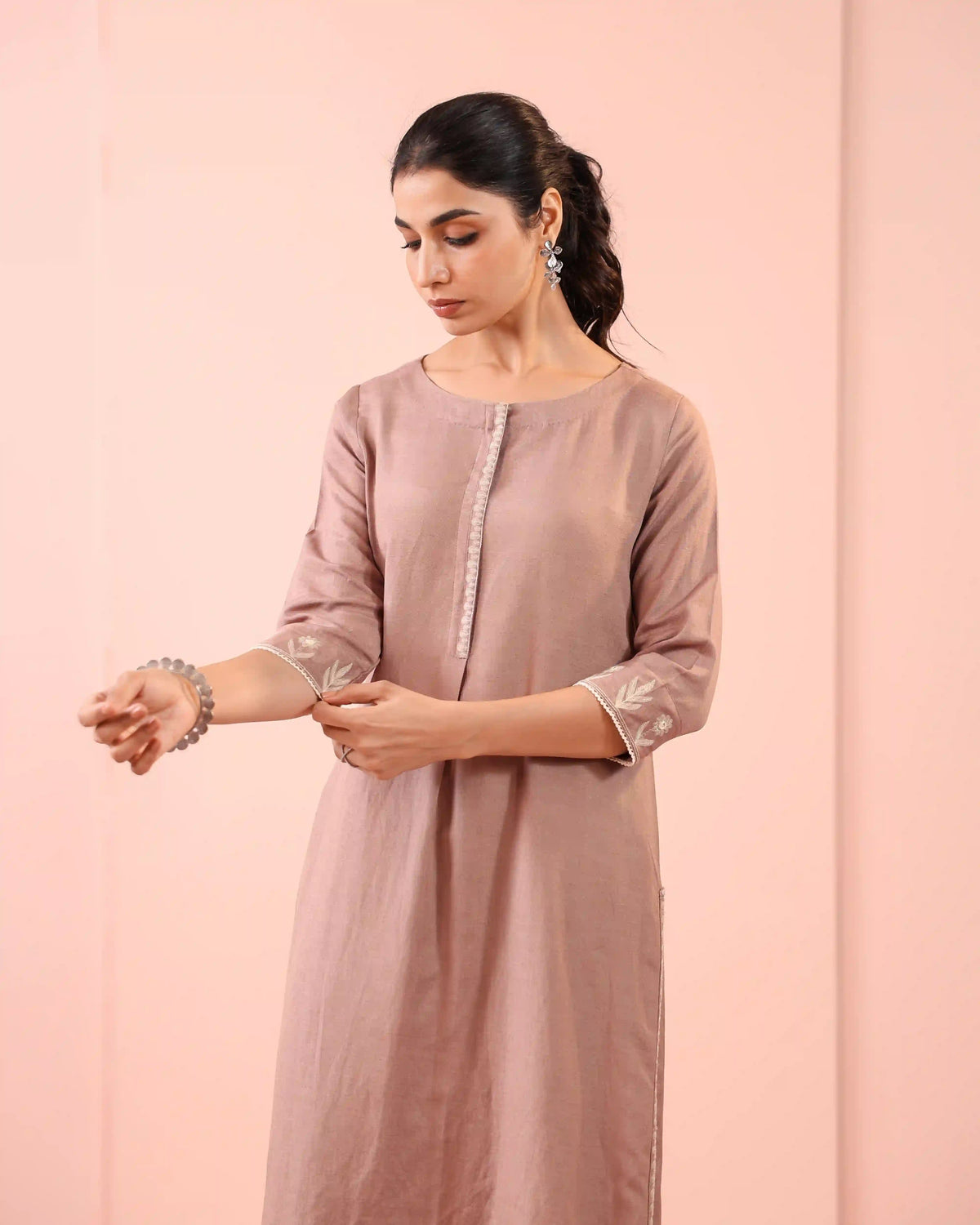 LINEN BLEND 2PC EMBROIDERED KURTA SET WITH LACE DETAILS