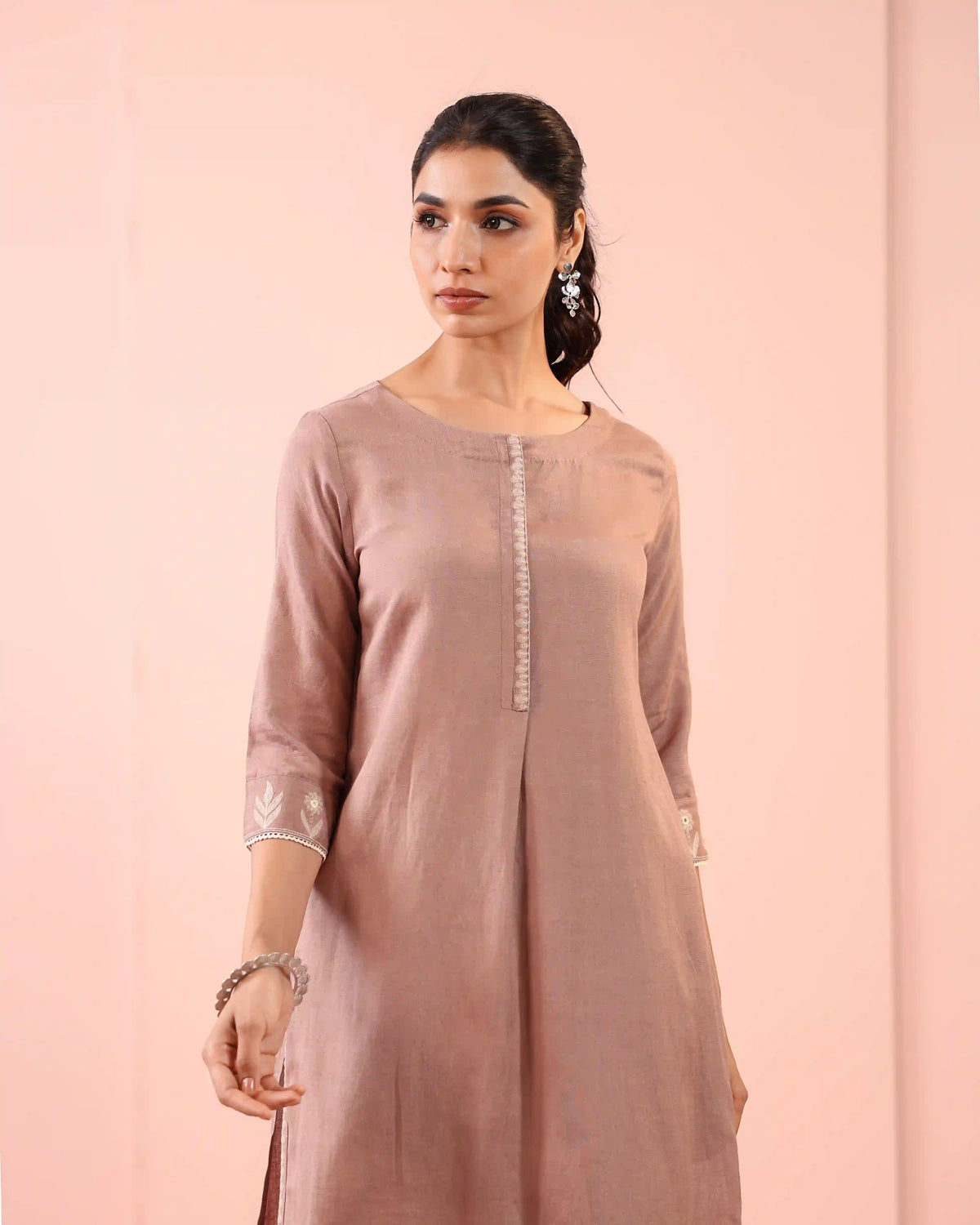LINEN BLEND 2PC EMBROIDERED KURTA SET WITH LACE DETAILS