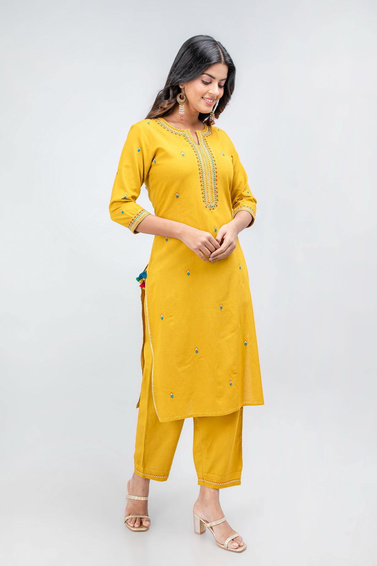 EMBROIDERED KURTA & PANT SET