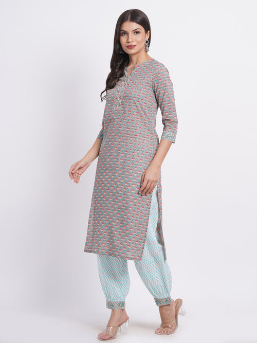 MUL COTTON PRINTED KURTA WITH LANTERN PANT SET EMBELLISHED WITH KANTHA DETAIL.