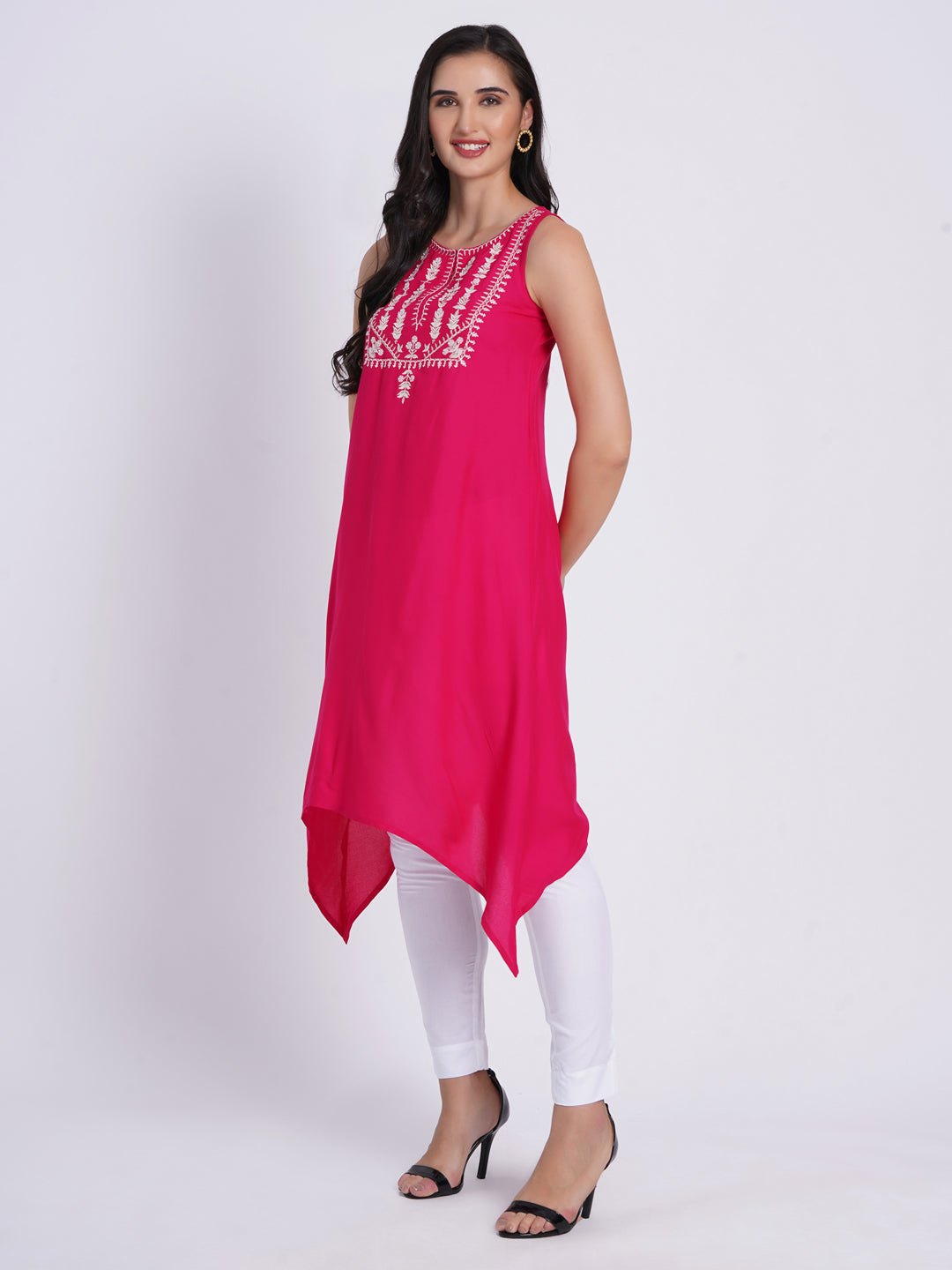 SUTI WOMEN RAYON EMBROIDERED SLEEVELESS A-LINE LONG KURTI