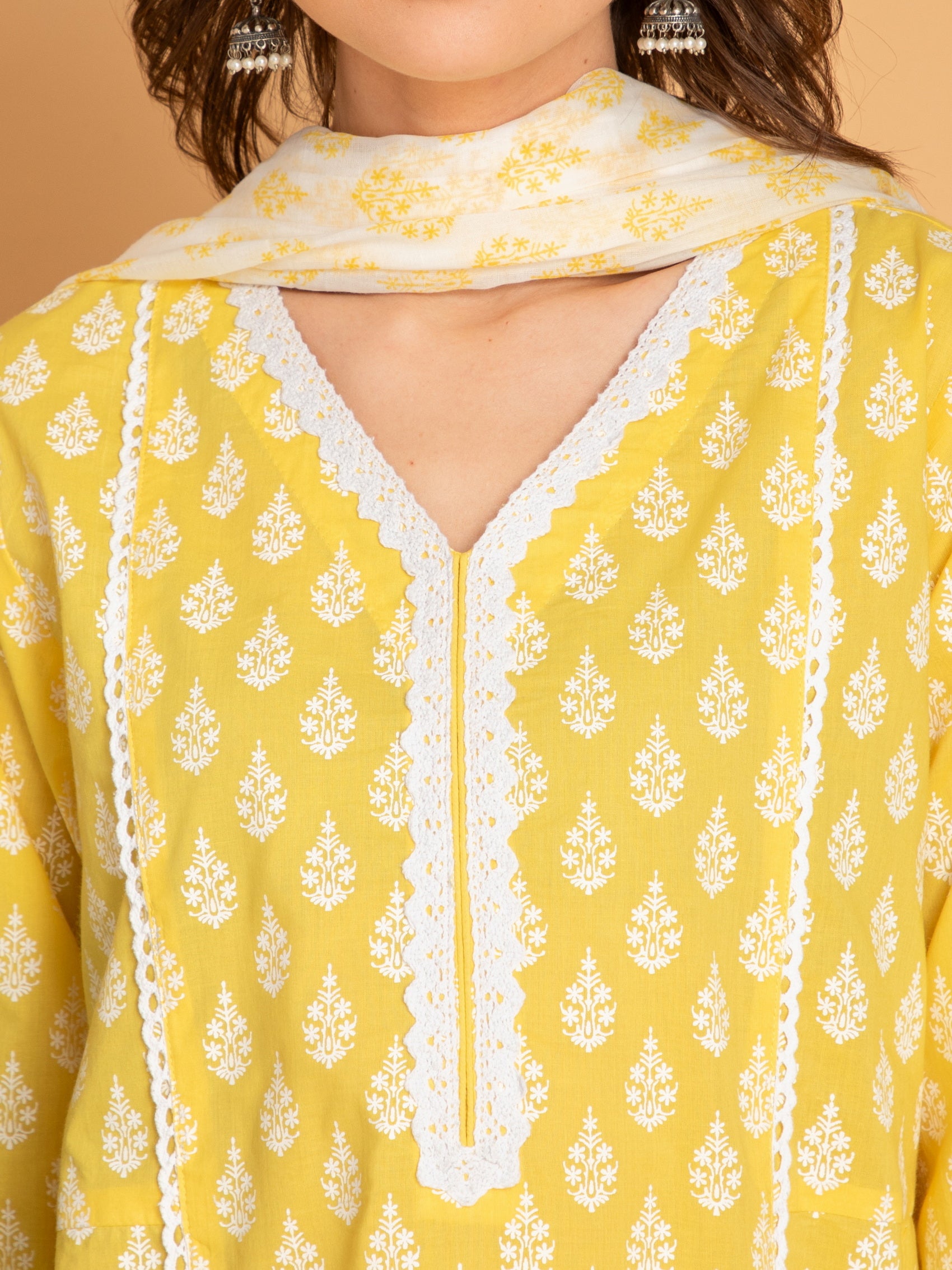 Khadi Print 3Pcs. Kurta Pant Set with Lace Details