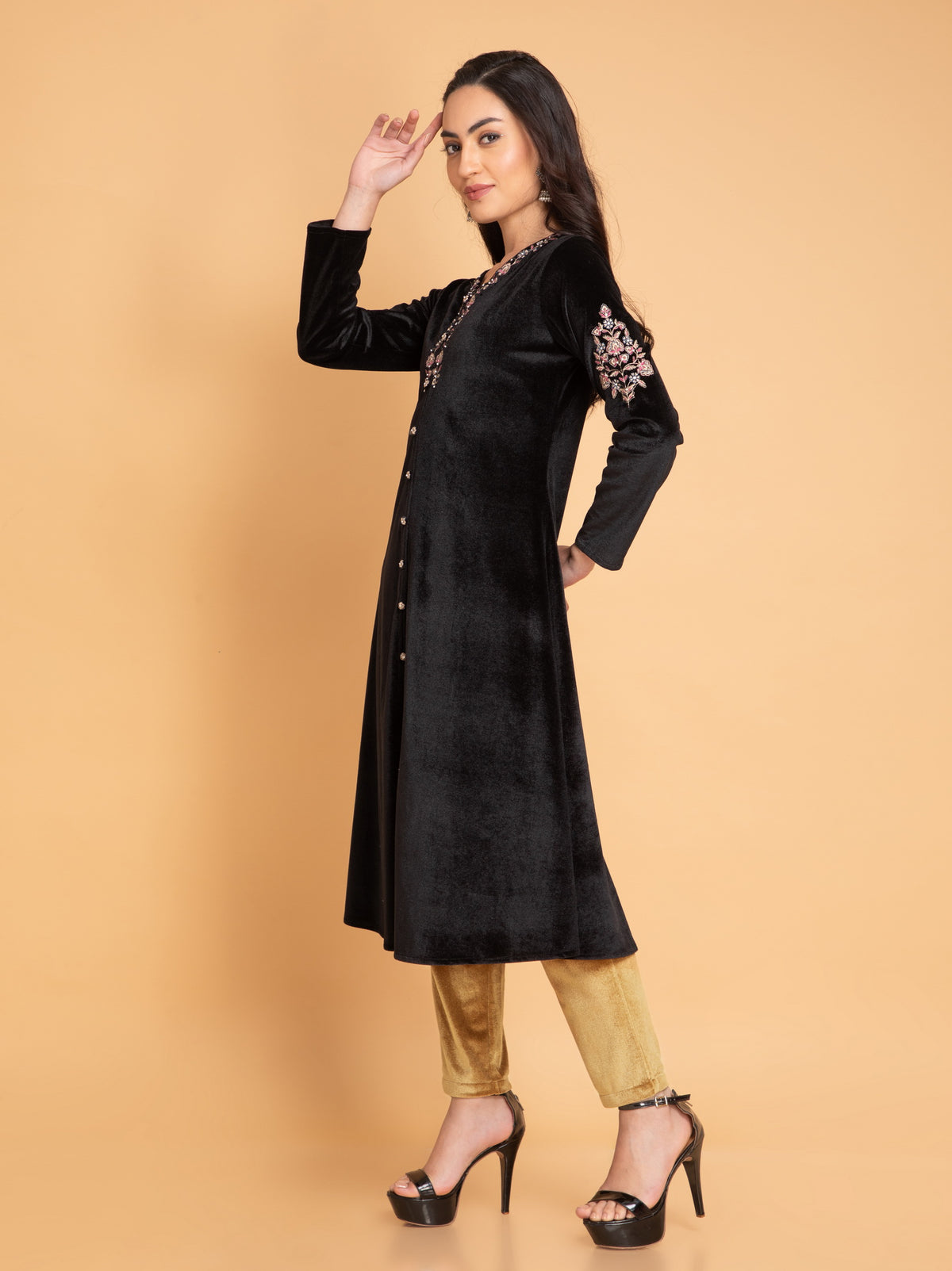 Suti Women Winter Kurti Pant Set