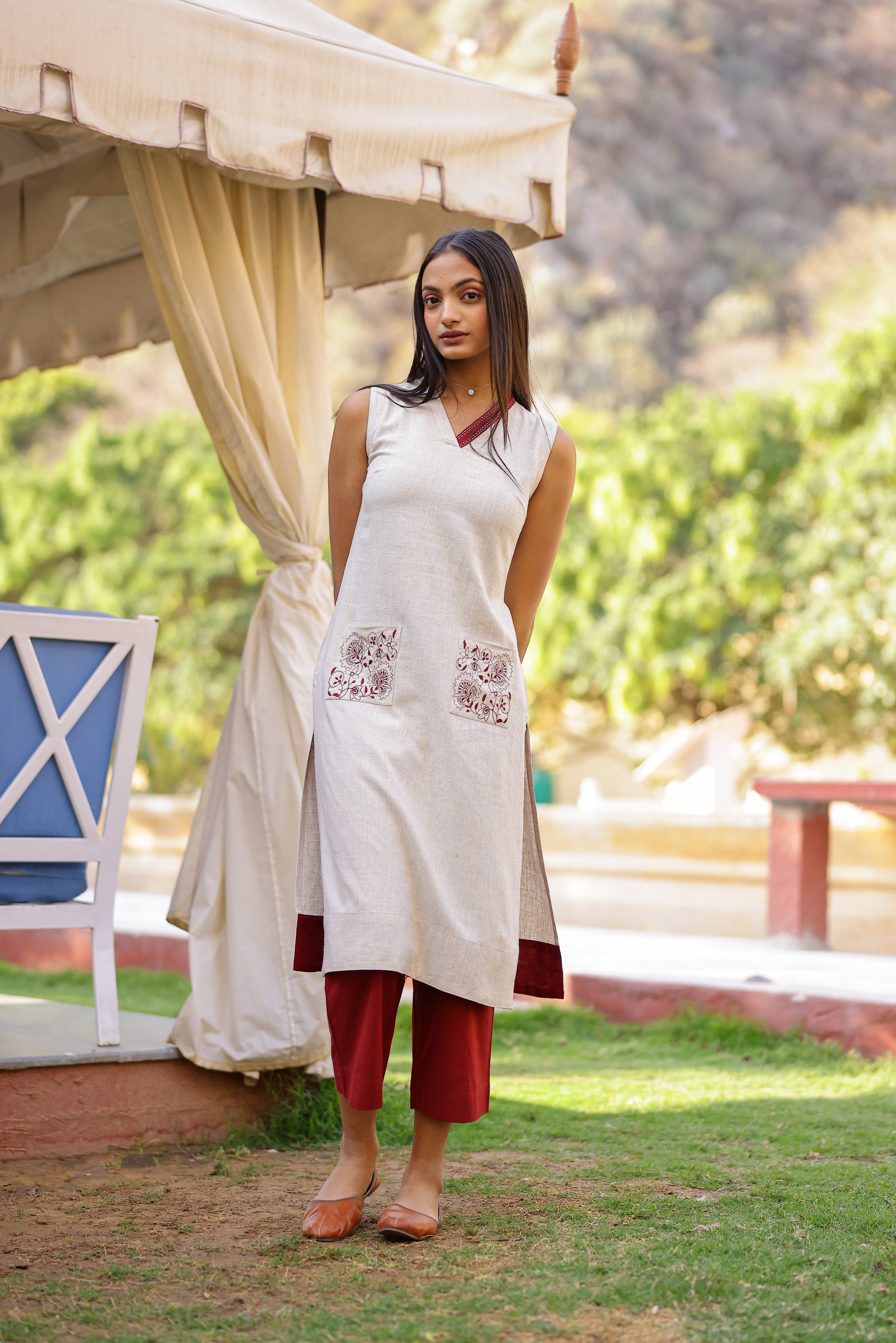 Suti Women Rayon Linen Long Sleeveless Kurti With Crafted Pocket