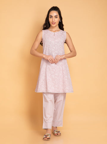 DUSTY PINK