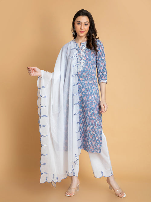 MUL-COTTON 3PC PRINTED KURTA PANT SET DETAILED WITH EMBROIDERY.