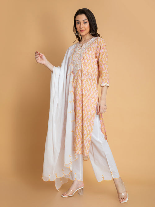 MUL-COTTON 3PC PRINTED KURTA PANT SET DETAILED WITH EMBROIDERY.