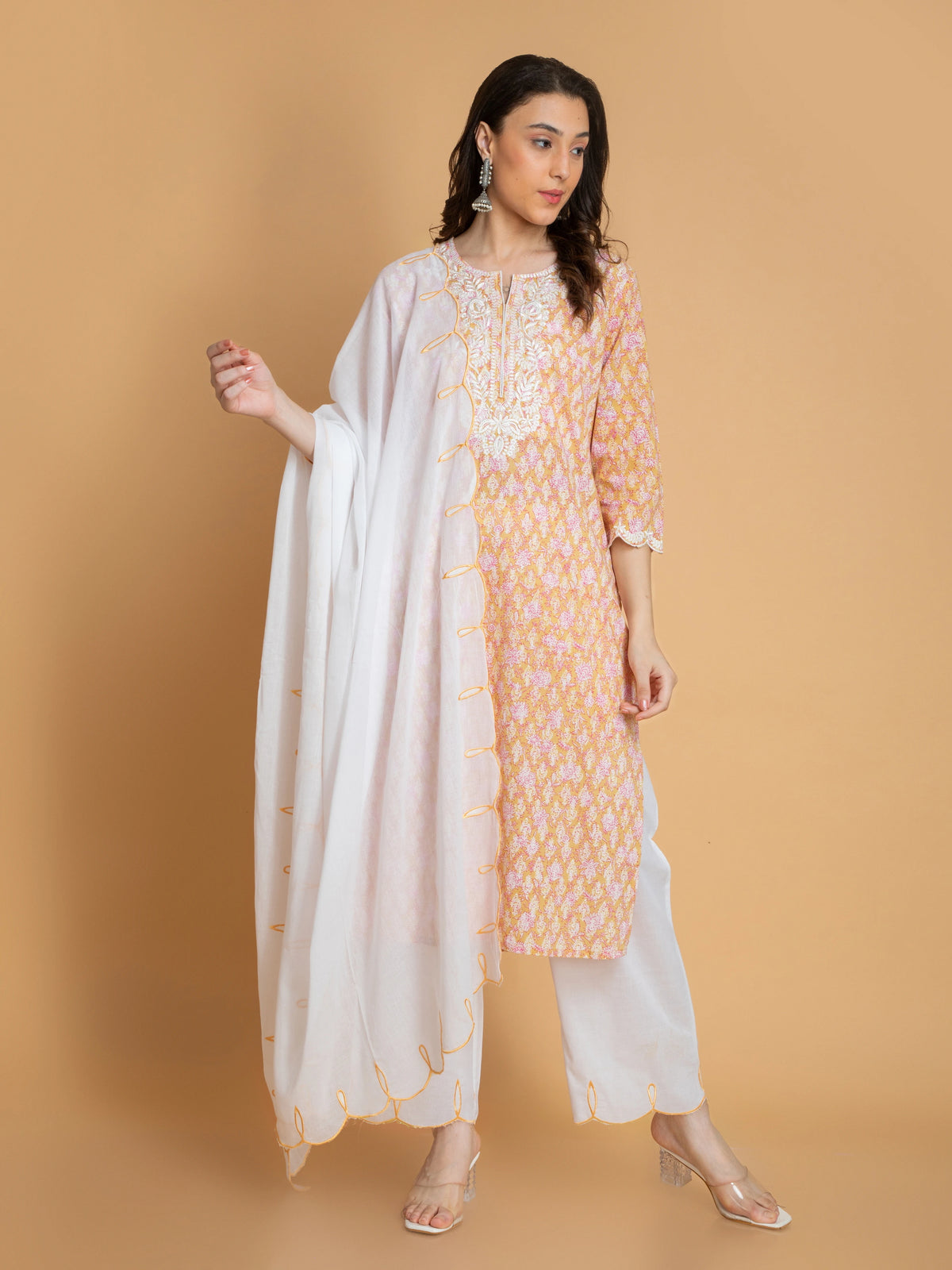 MUL-COTTON 3PC PRINTED KURTA PANT SET DETAILED WITH EMBROIDERY.