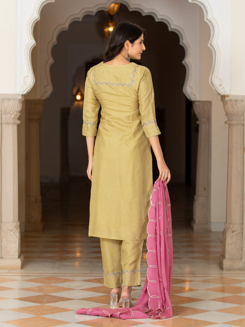 RICH SILK 3PC KURTA PANT SET WITH SCALLOPED DUPATTA