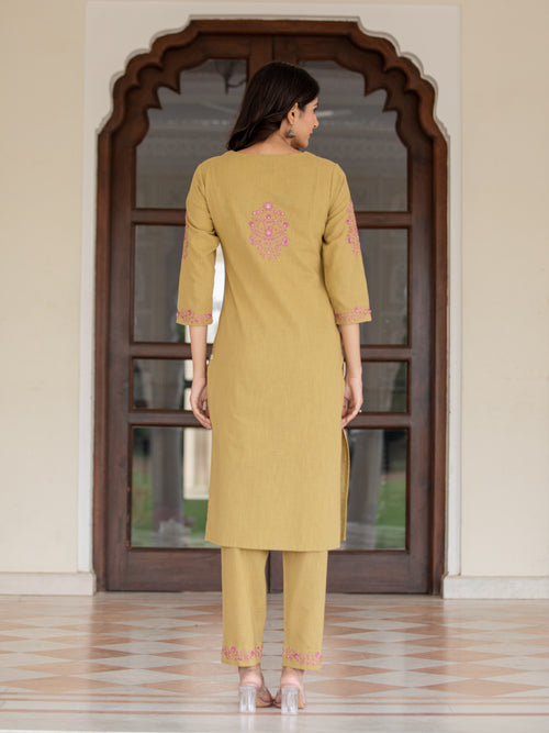 EMBROIDERED 3PC KURTA PANT PAIRED WITH FLORAL DUPATTA