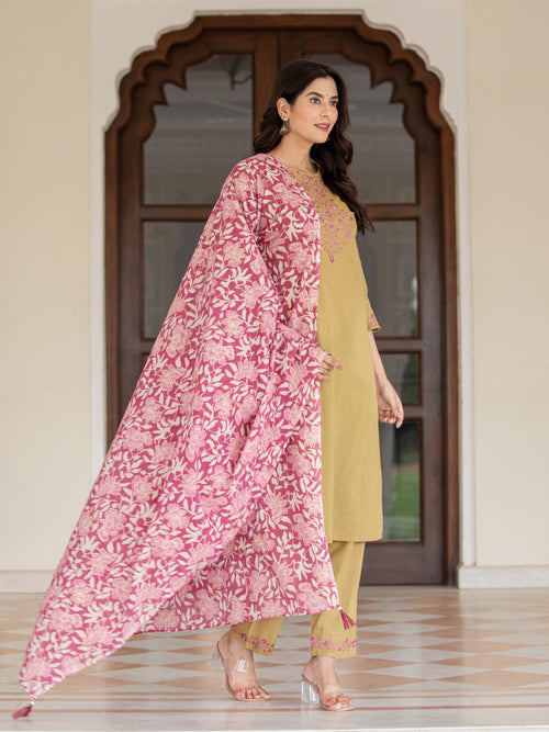 EMBROIDERED 3PC KURTA PANT PAIRED WITH FLORAL DUPATTA