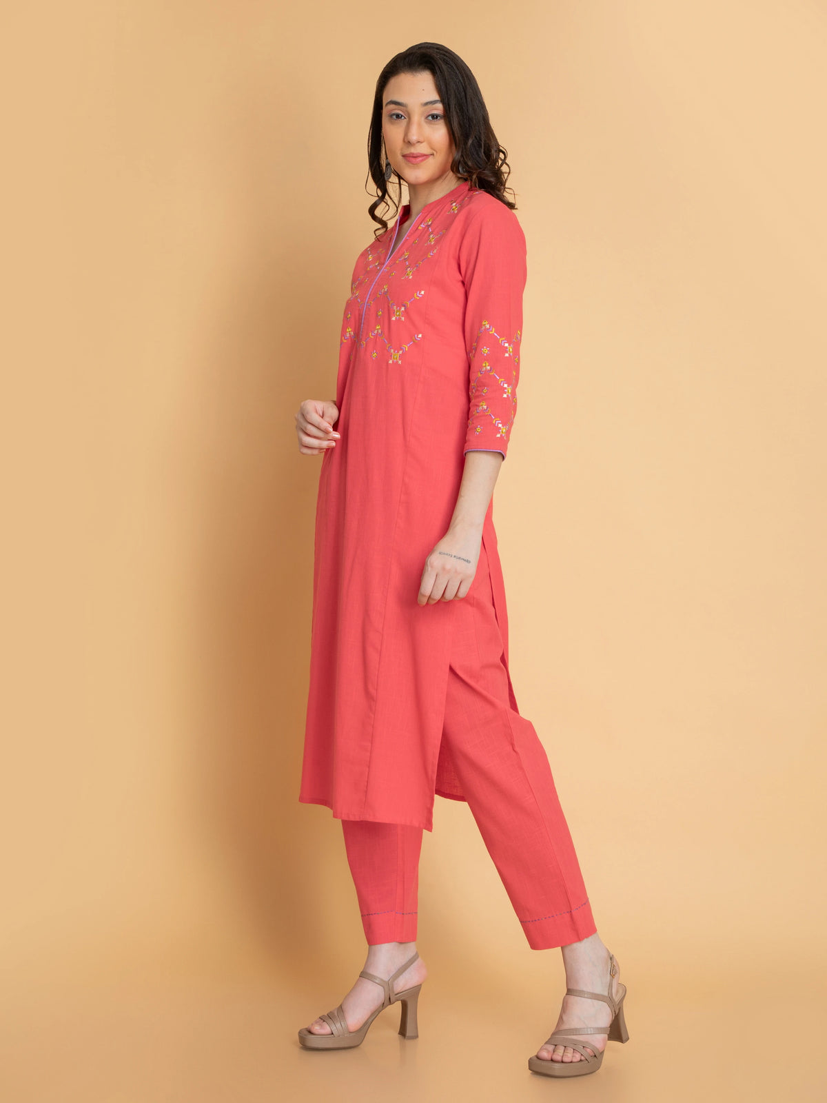 MIRROR EMBROIDERY 2PC KURTA PANT SET DETAILED WITH KANTHA WORK.