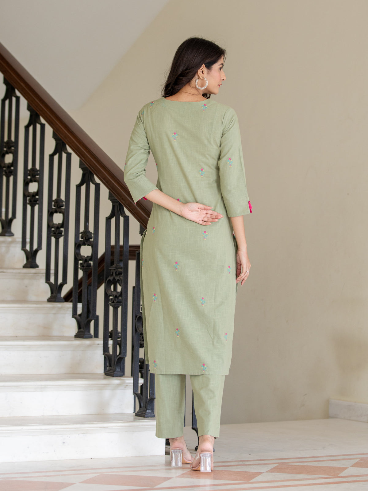 2PC KURTA PANT SET WITH HAND CRAFT DETAILS