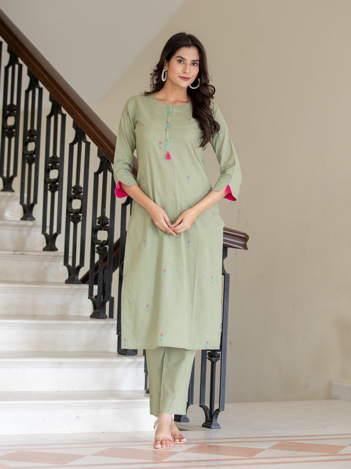 2PC KURTA PANT SET WITH HAND CRAFT DETAILS