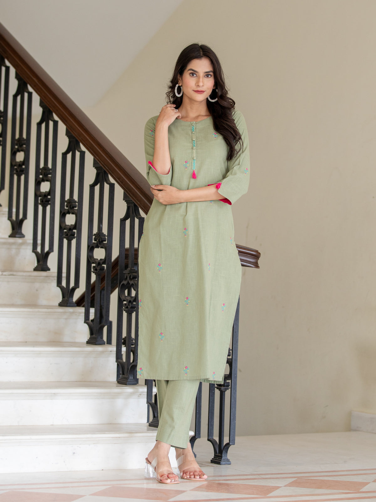 2PC KURTA PANT SET WITH HAND CRAFT DETAILS