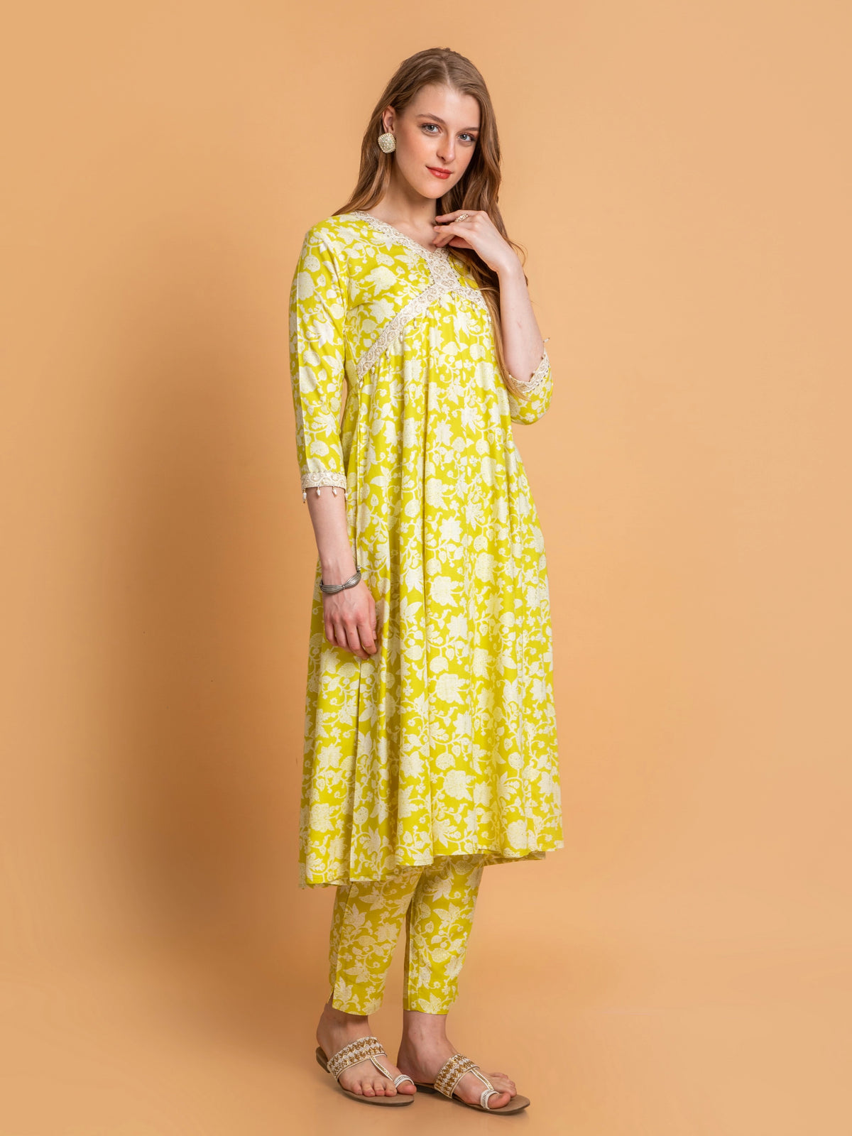 Embroidered Aliya Cut 2-Piece Kurti Pant Set