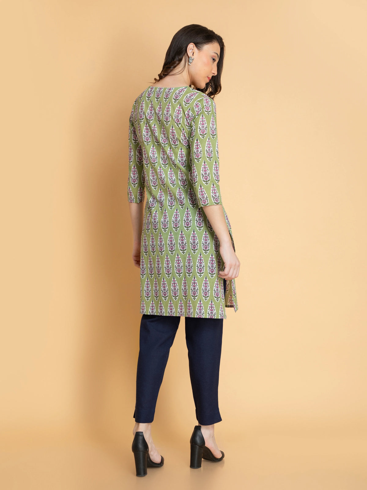 MUL-COTTON PRINTED KURTI WITH DORI LATKAN DETAIL