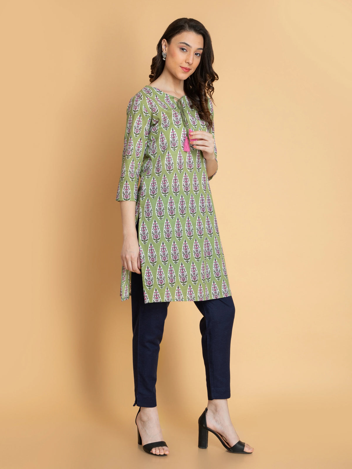 MUL-COTTON PRINTED KURTI WITH DORI LATKAN DETAIL