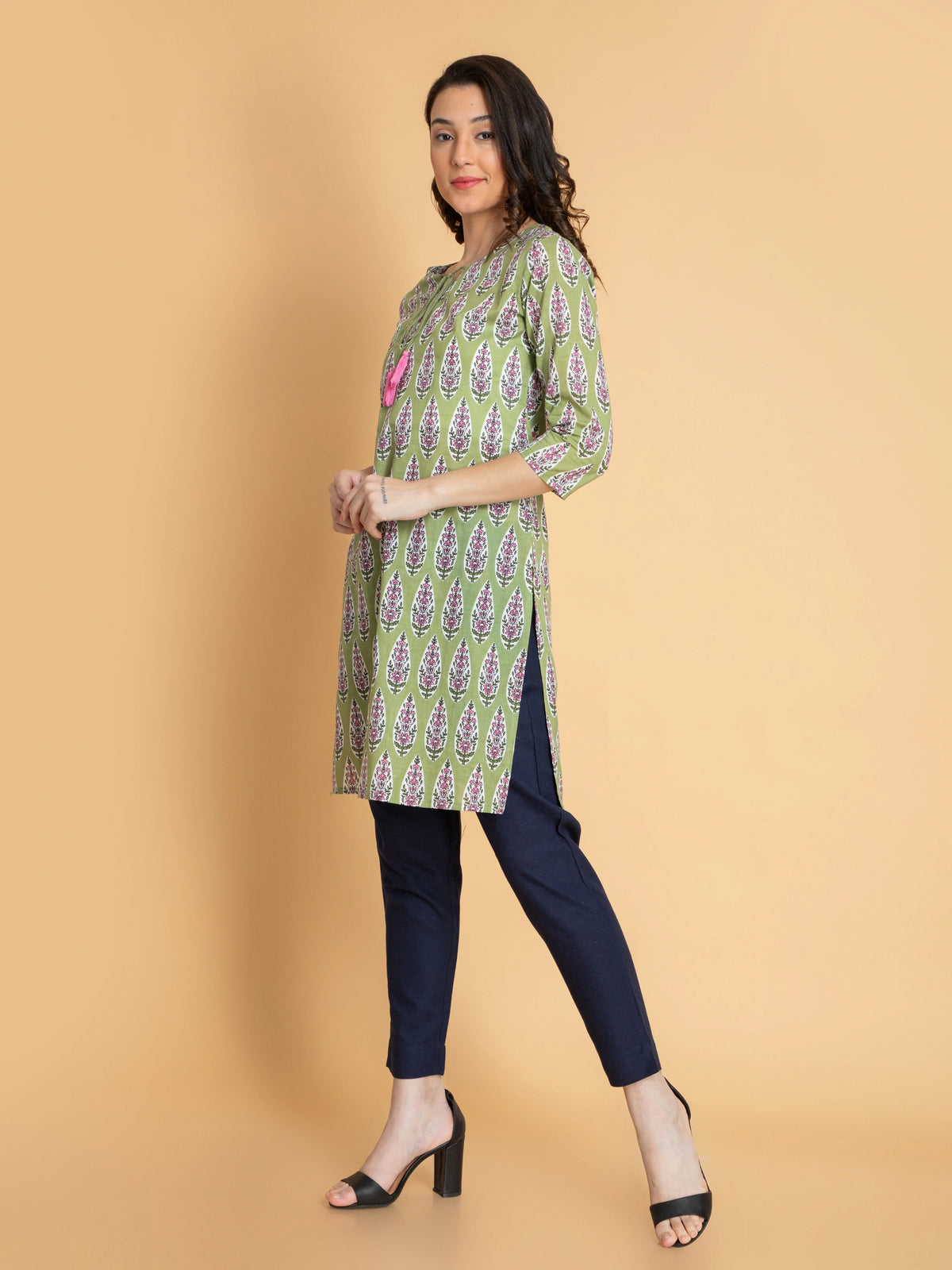 MUL-COTTON PRINTED KURTI WITH DORI LATKAN DETAIL