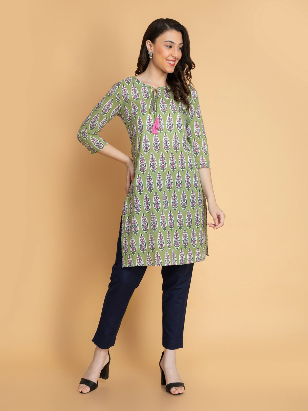 MUL-COTTON PRINTED KURTI WITH DORI LATKAN DETAIL