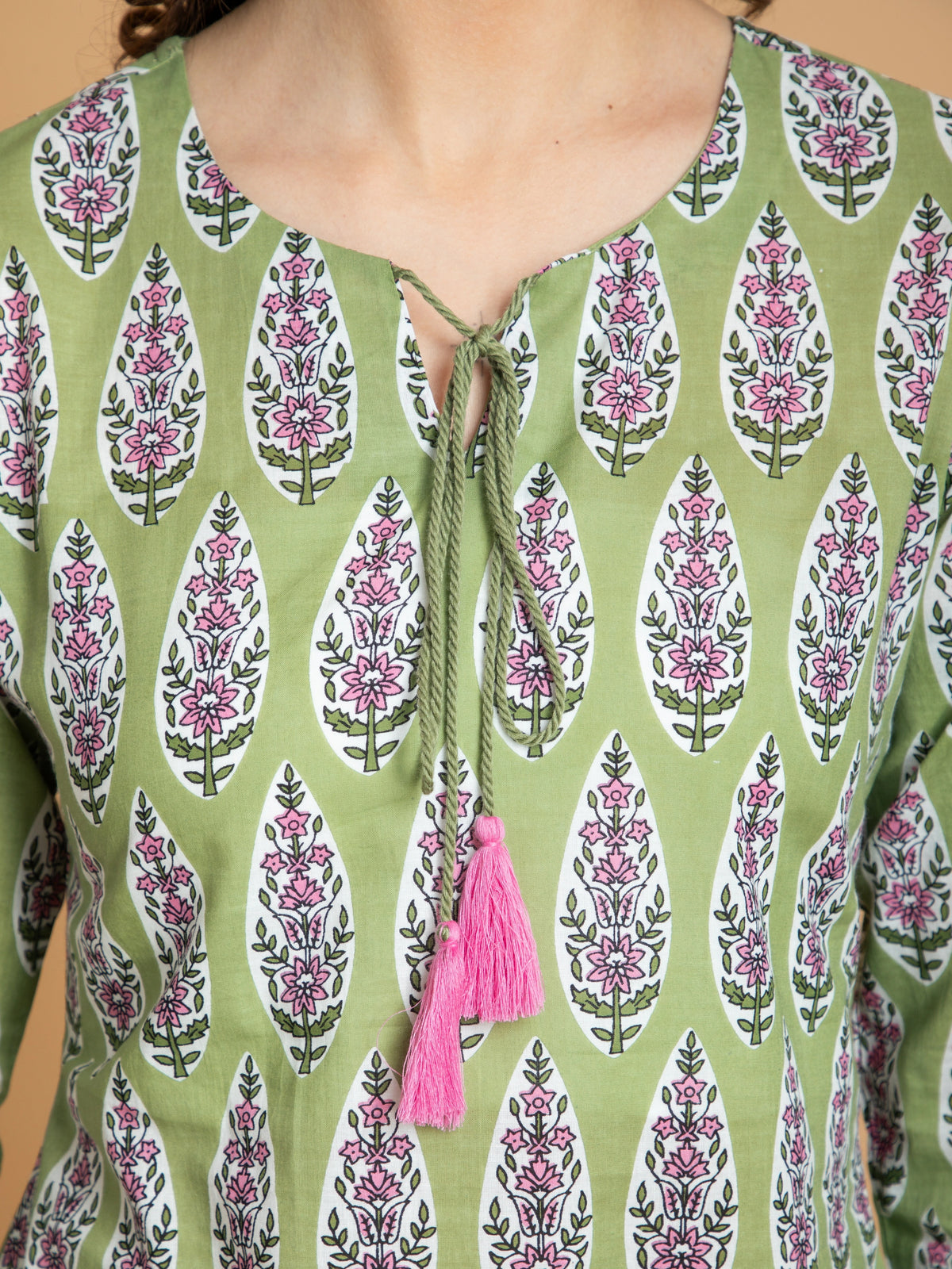 MUL-COTTON PRINTED KURTI WITH DORI LATKAN DETAIL