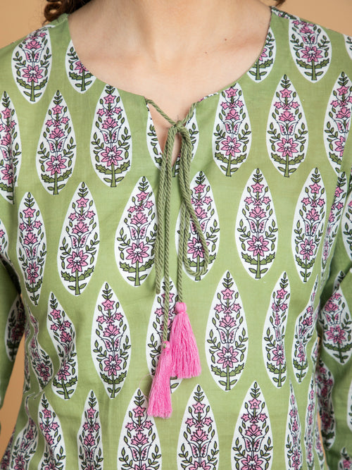 MUL-COTTON PRINTED KURTI WITH DORI LATKAN DETAIL