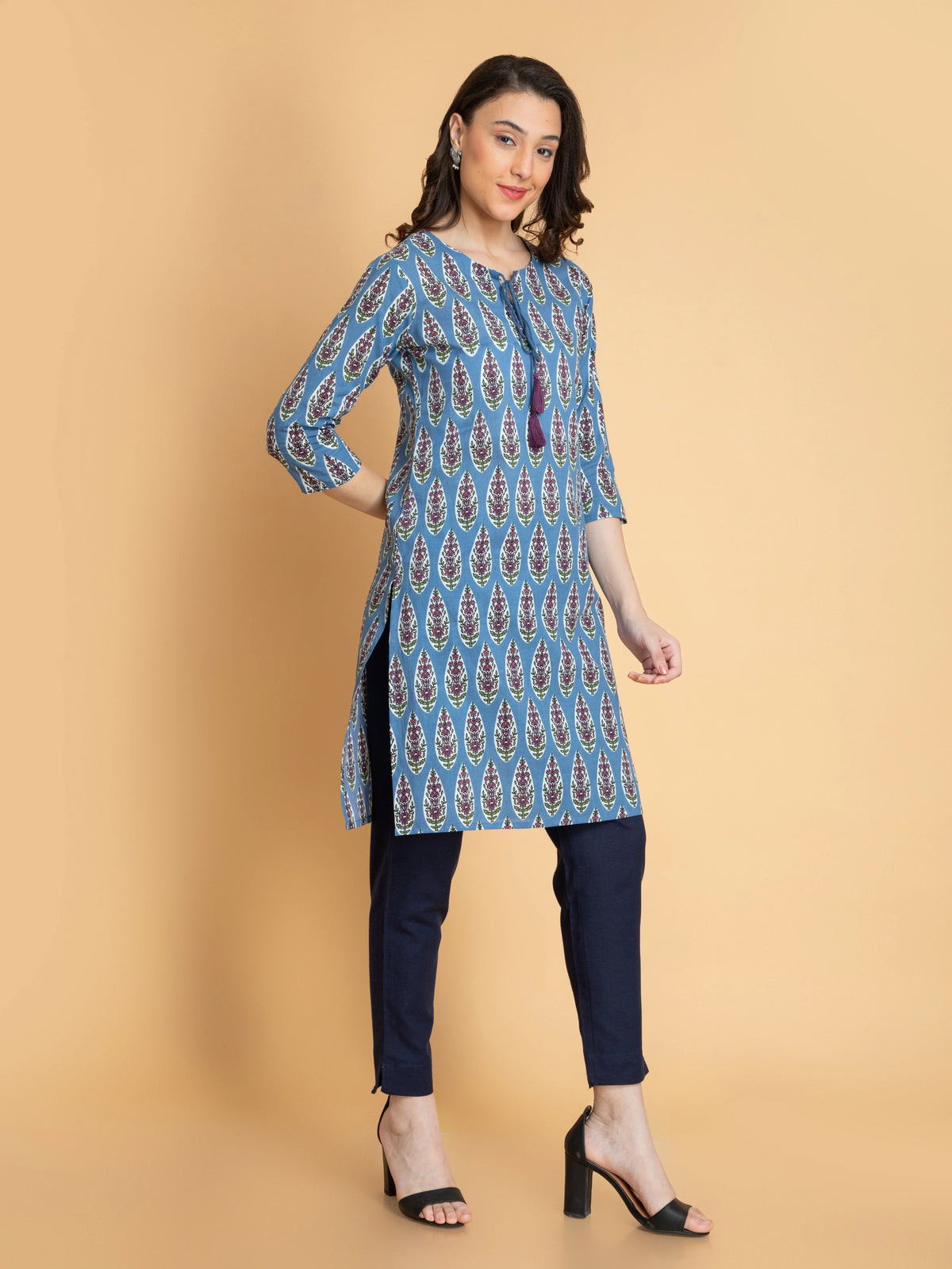 MUL-COTTON PRINTED KURTI WITH DORI LATKAN DETAIL