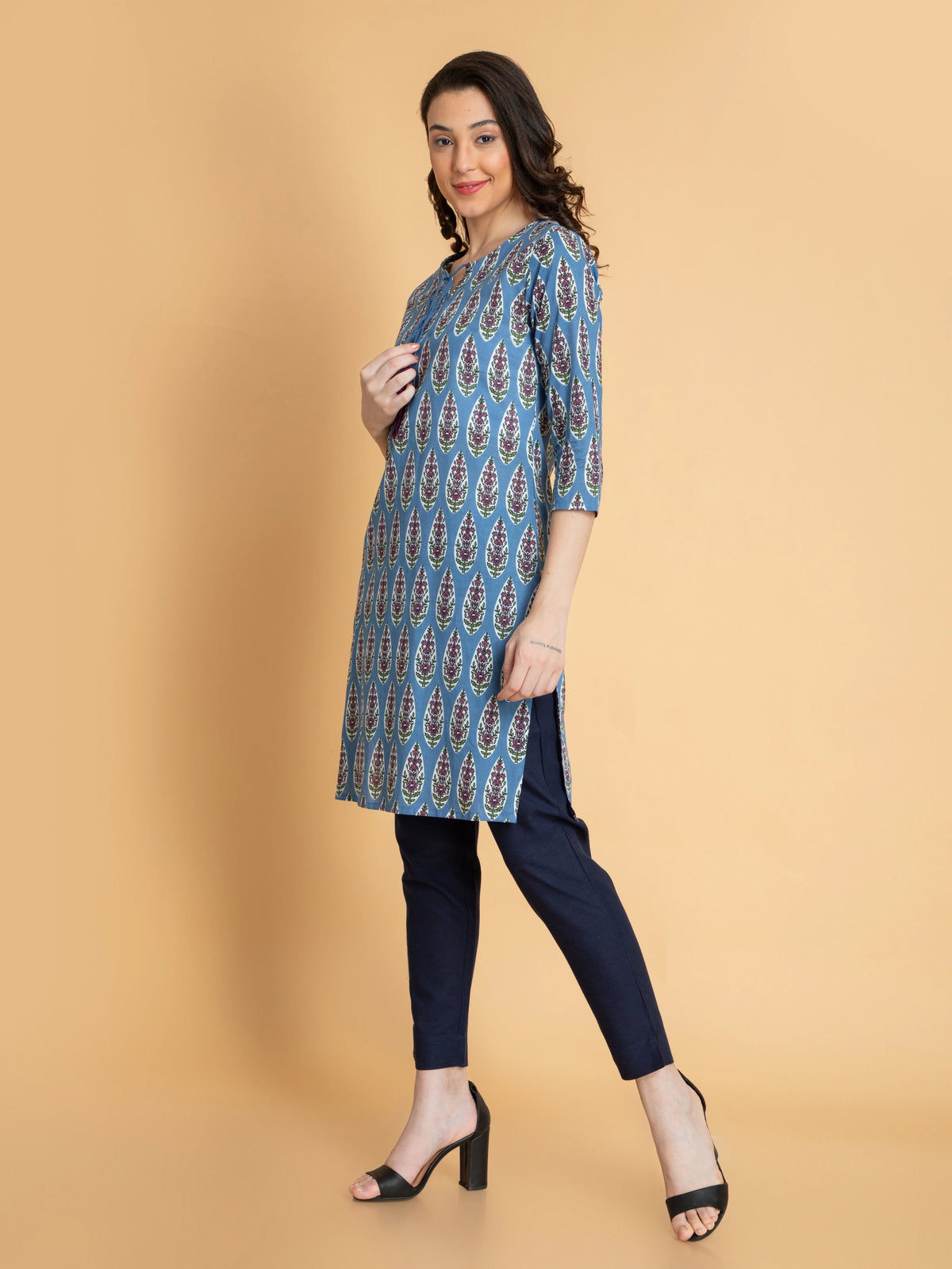 MUL-COTTON PRINTED KURTI WITH DORI LATKAN DETAIL