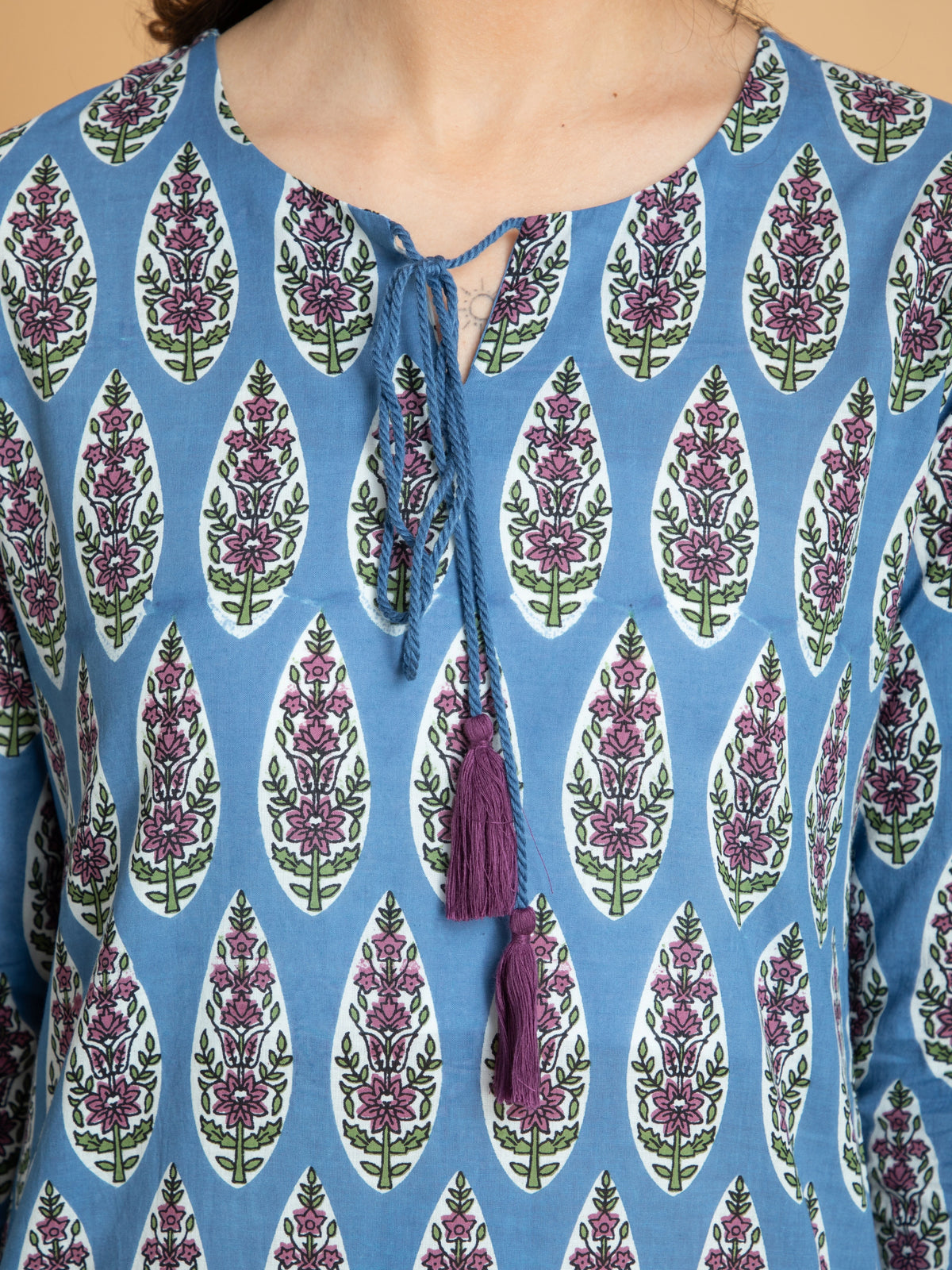 MUL-COTTON PRINTED KURTI WITH DORI LATKAN DETAIL