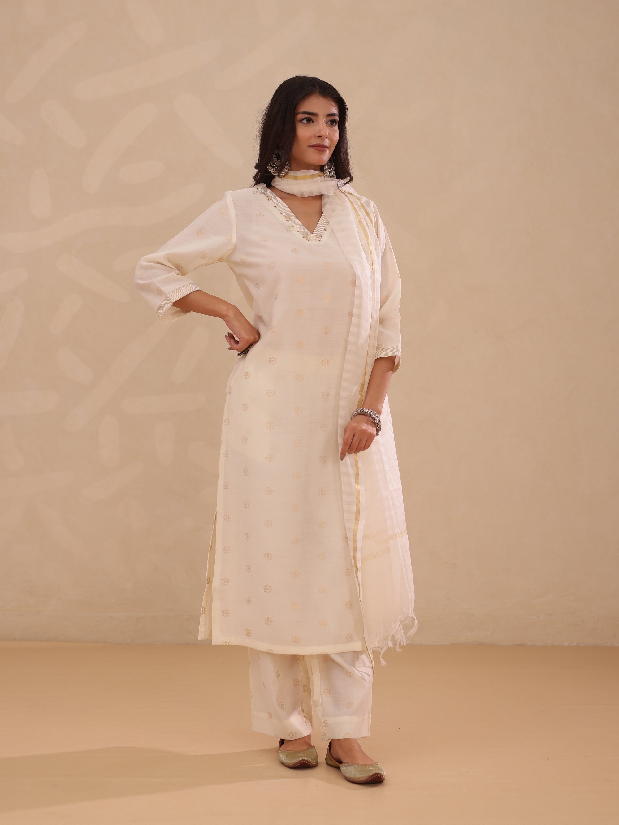 Off White 3 Pcs Kurta Set in Poly Viscose