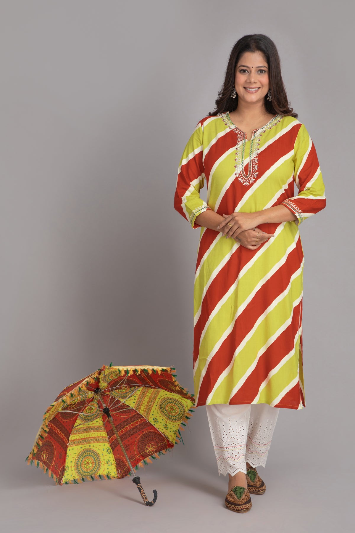 Leheriya Print Embroidered Kurta With Chiffle Solid Straight Pants