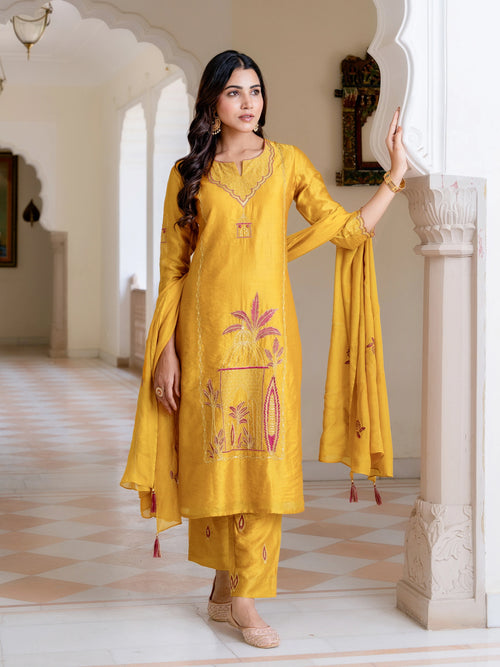 RICH SILK 3PC SET EMBELLISHED WITH PLACEMENT EMBROIDERY & ADDA WORK DETAILS