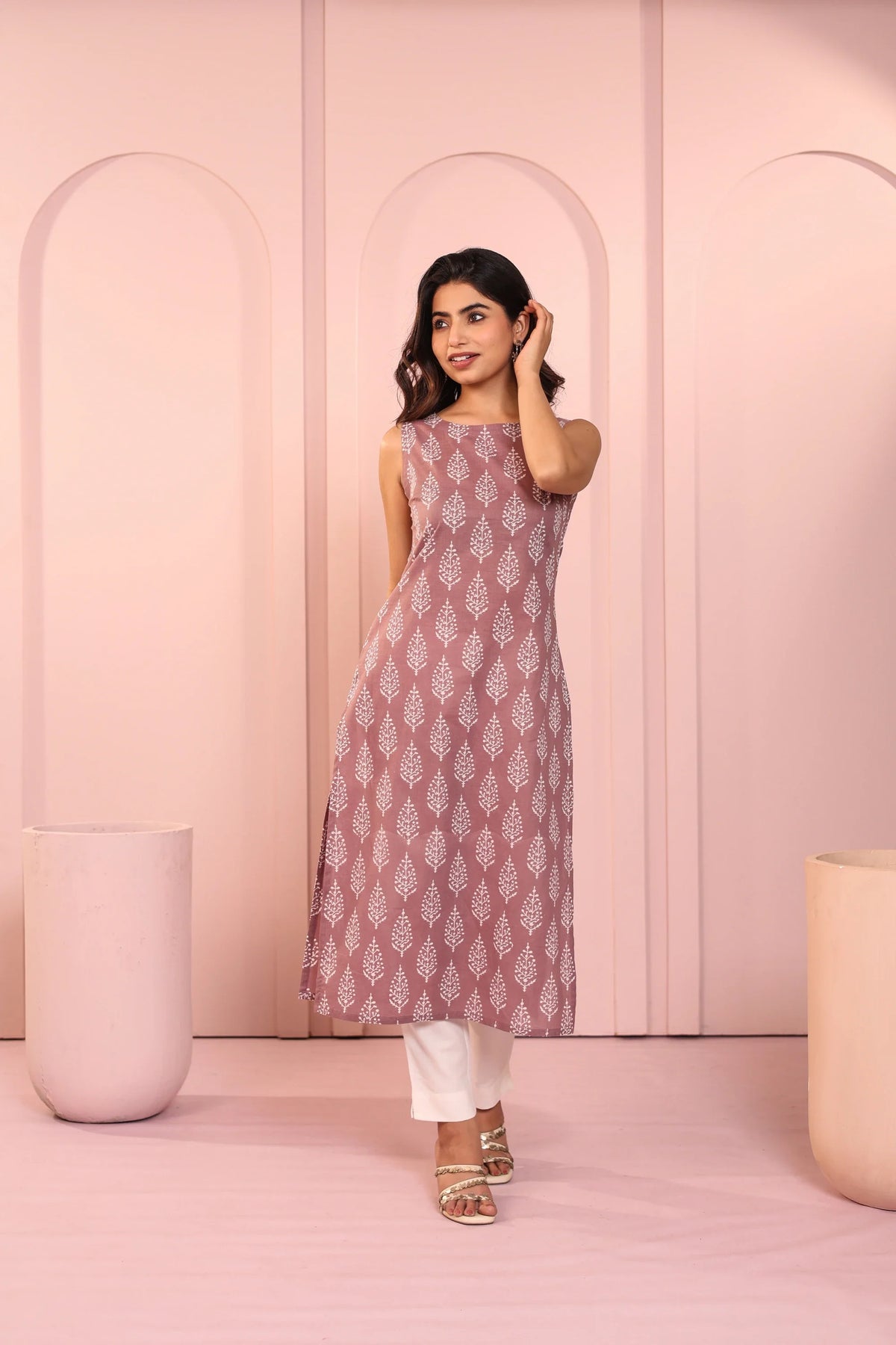 Women Yellow mul-cotton-boat-neck-sleeveless-kurti